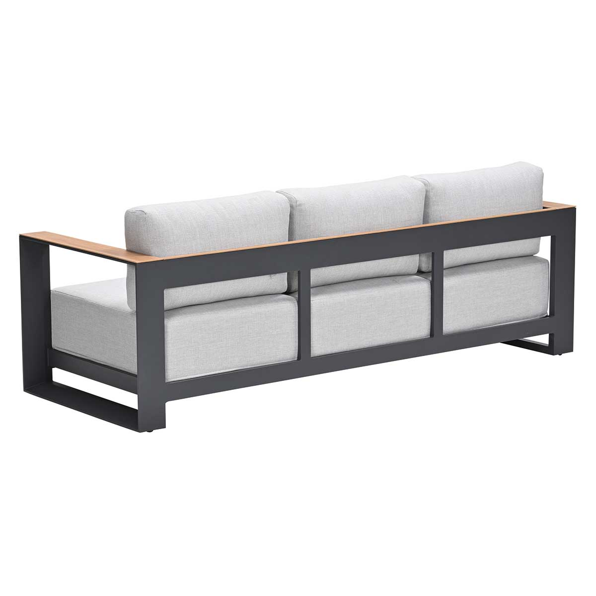 Grijze bank met houten armleuningen, donker frame. Witte achtergrond.