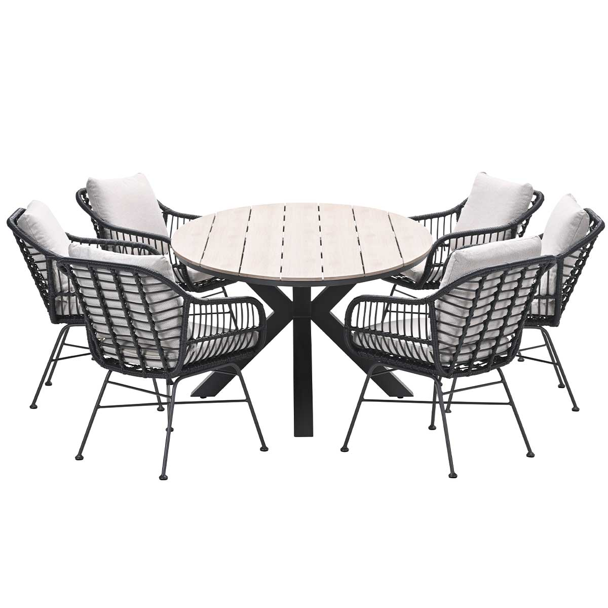 Eetset voor buiten: ronde tafel met zes stoelen, zwart geweven design met witte kussens, studio-omgeving.