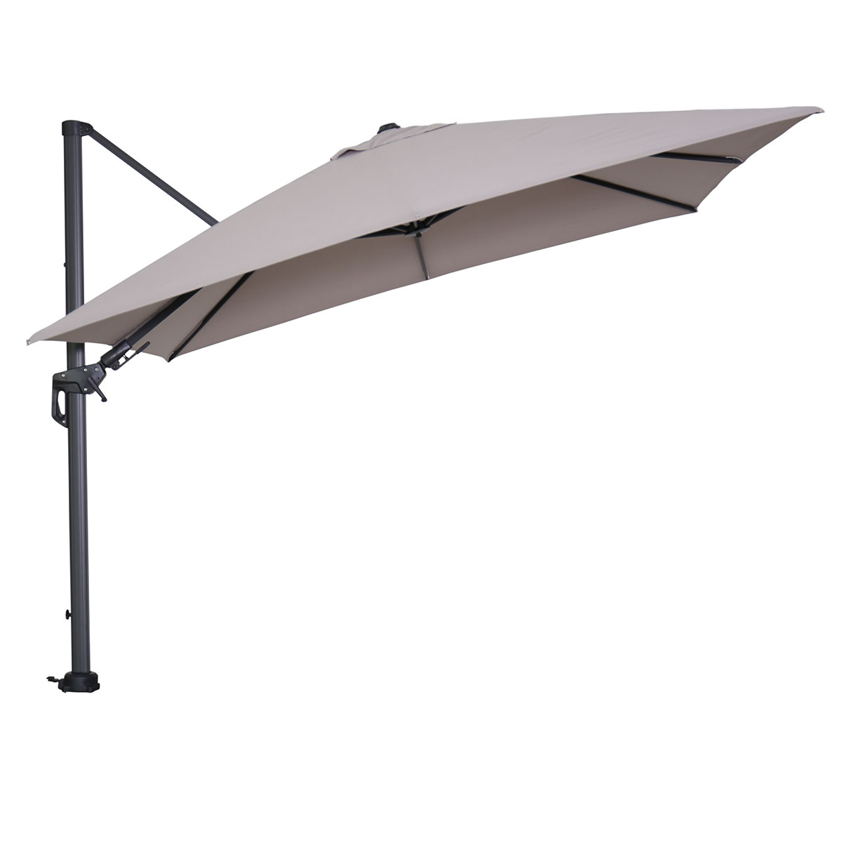 Een beige parasol tegen een witte achtergrond, met een zwart frame.