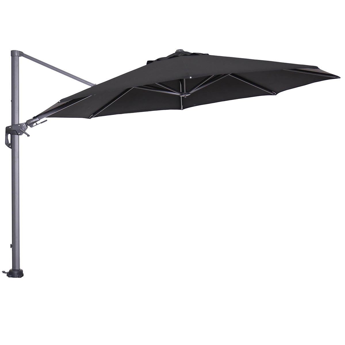 Een zwarte zweefparasol op een witte achtergrond. De parasol is open, met een zwart dak.