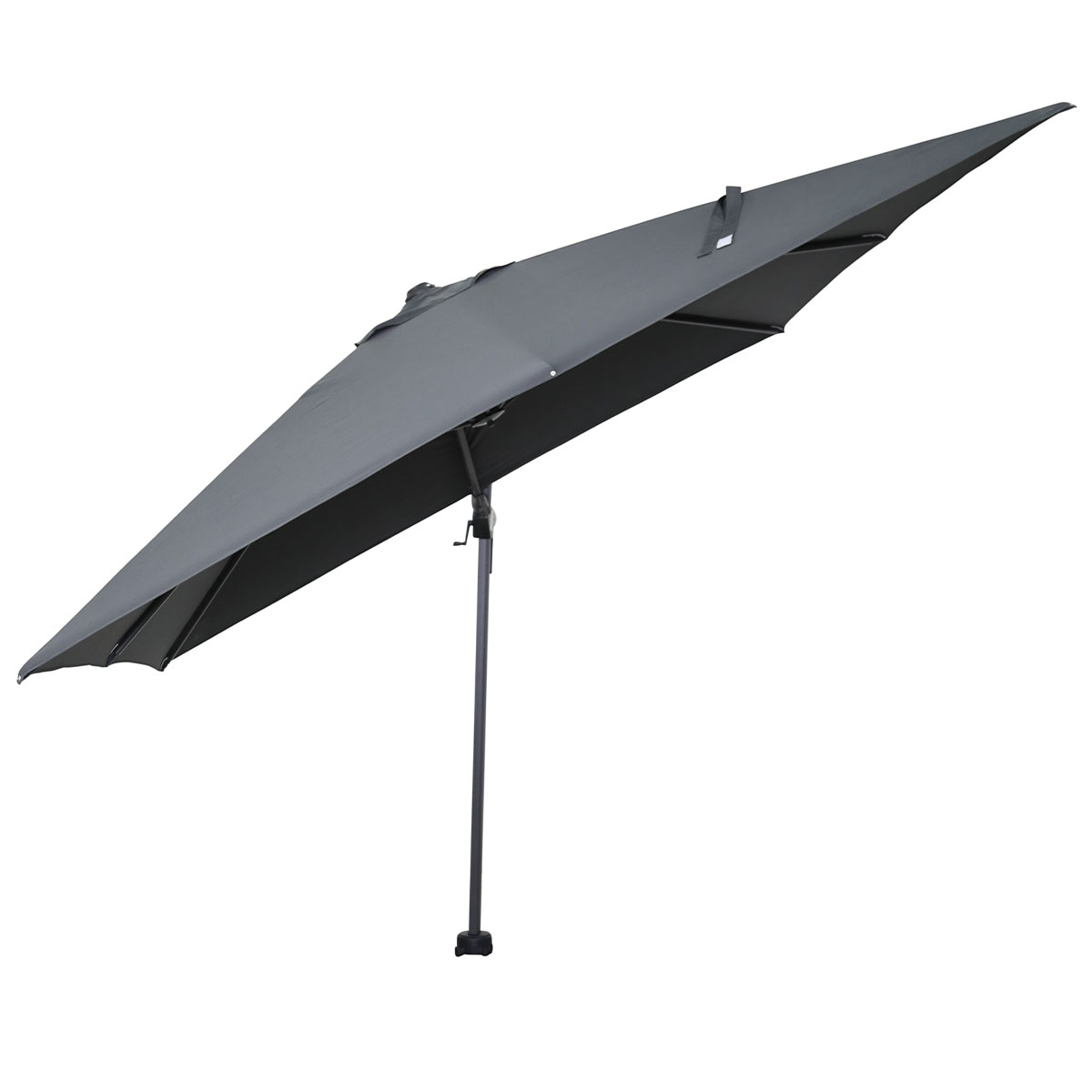 Parasol rectangulaire gris foncé incliné sur fond blanc. Mât noir.