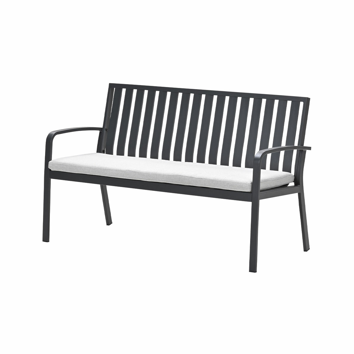 Een zwarte metalen bank met een lichtgrijs kussen. Geïsoleerd op een witte achtergrond.