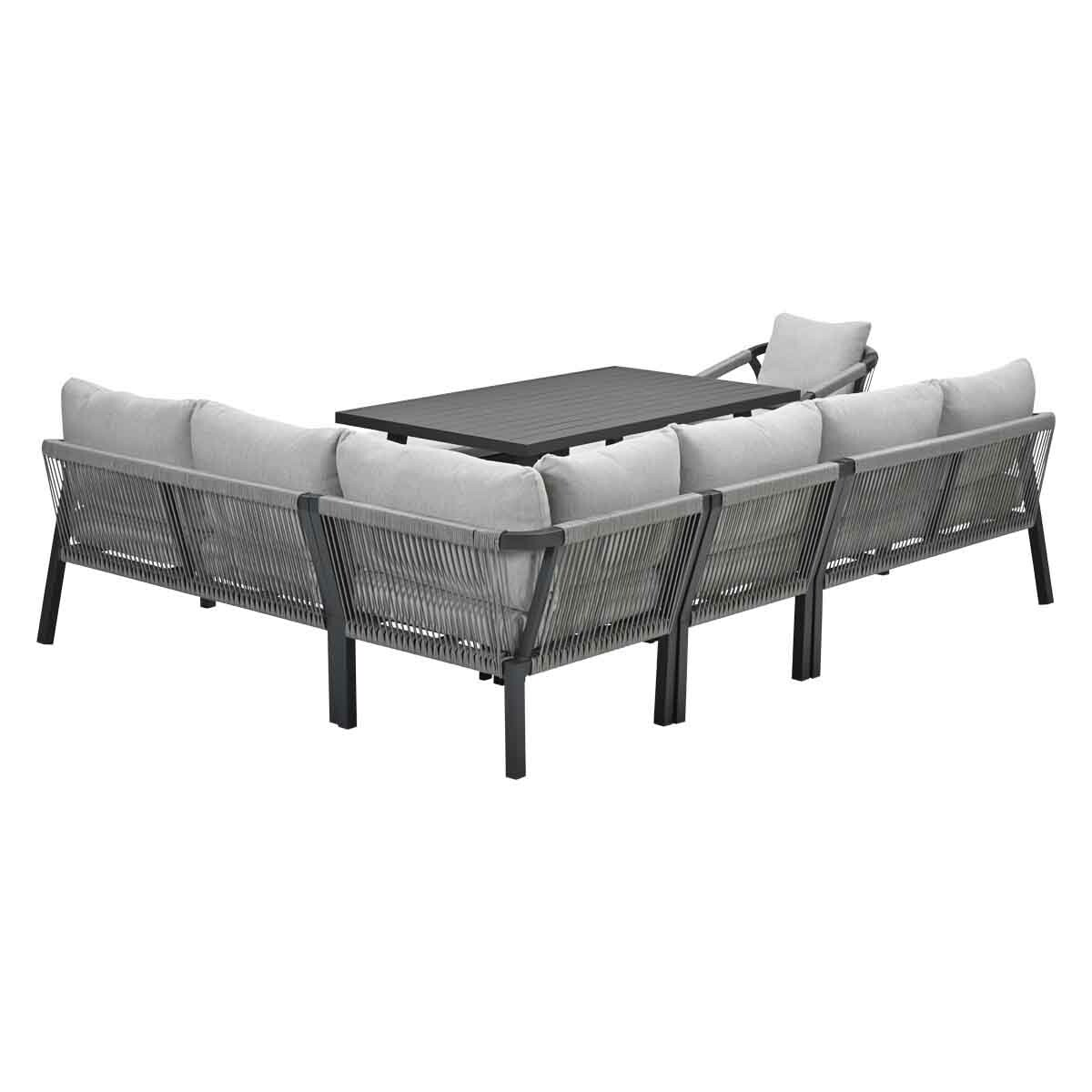 Buitenmeubelset: hoekbank, tafel en stoel. Zwarte frames, grijze kussens, witte achtergrond.