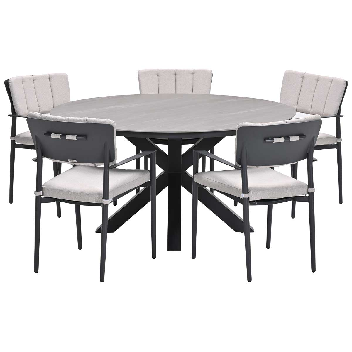 Table ronde avec six chaises, toutes avec coussins gris clair.