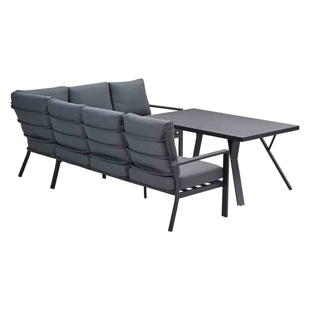 Un canapé d'extérieur gris foncé avec une table.