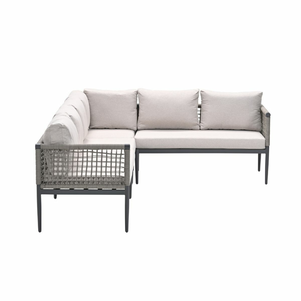 Canapé d'extérieur sectionnel avec coussins gris et accoudoirs tressés gris.