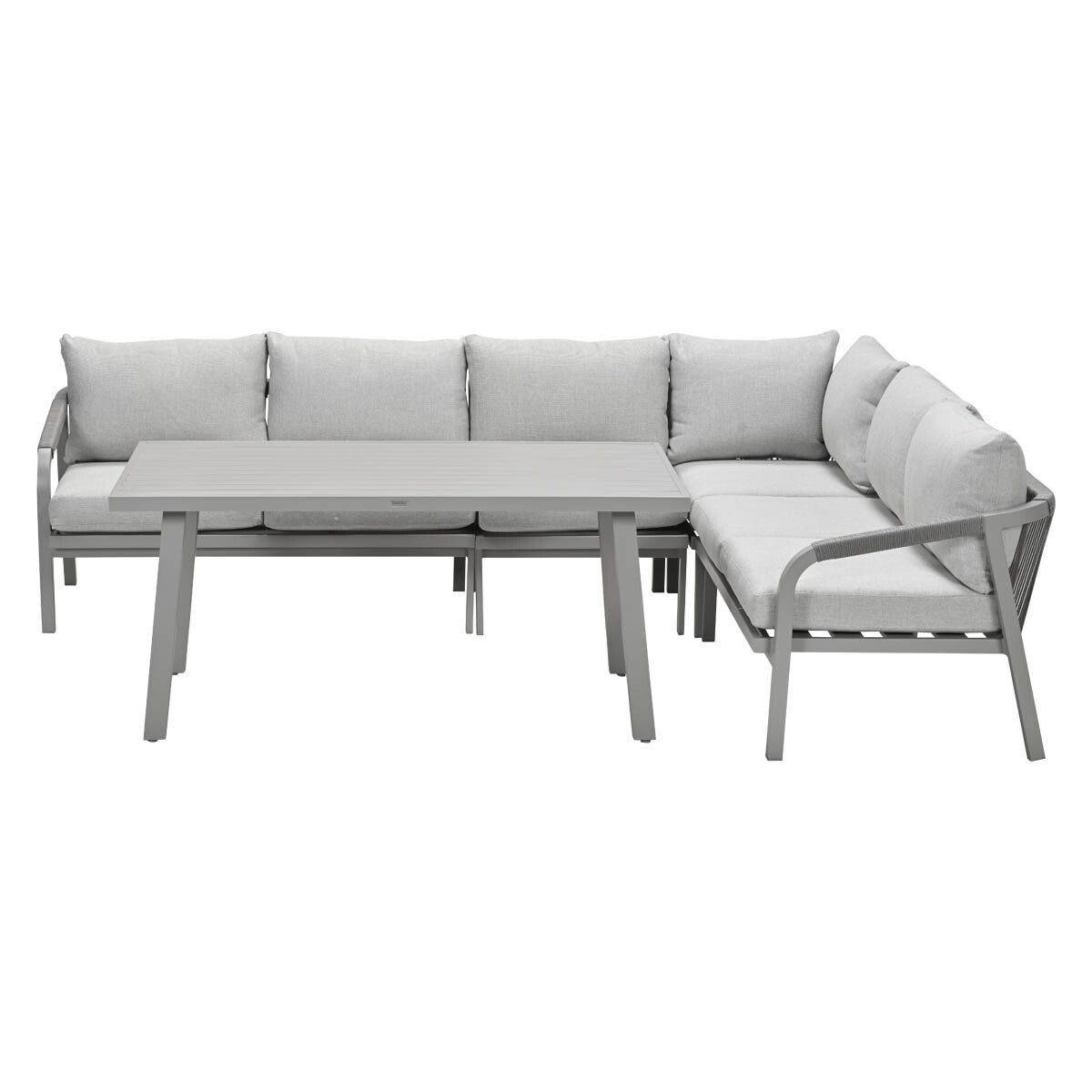 Canapé d'angle extérieur gris avec table. Coussins gris clair. Fond blanc.