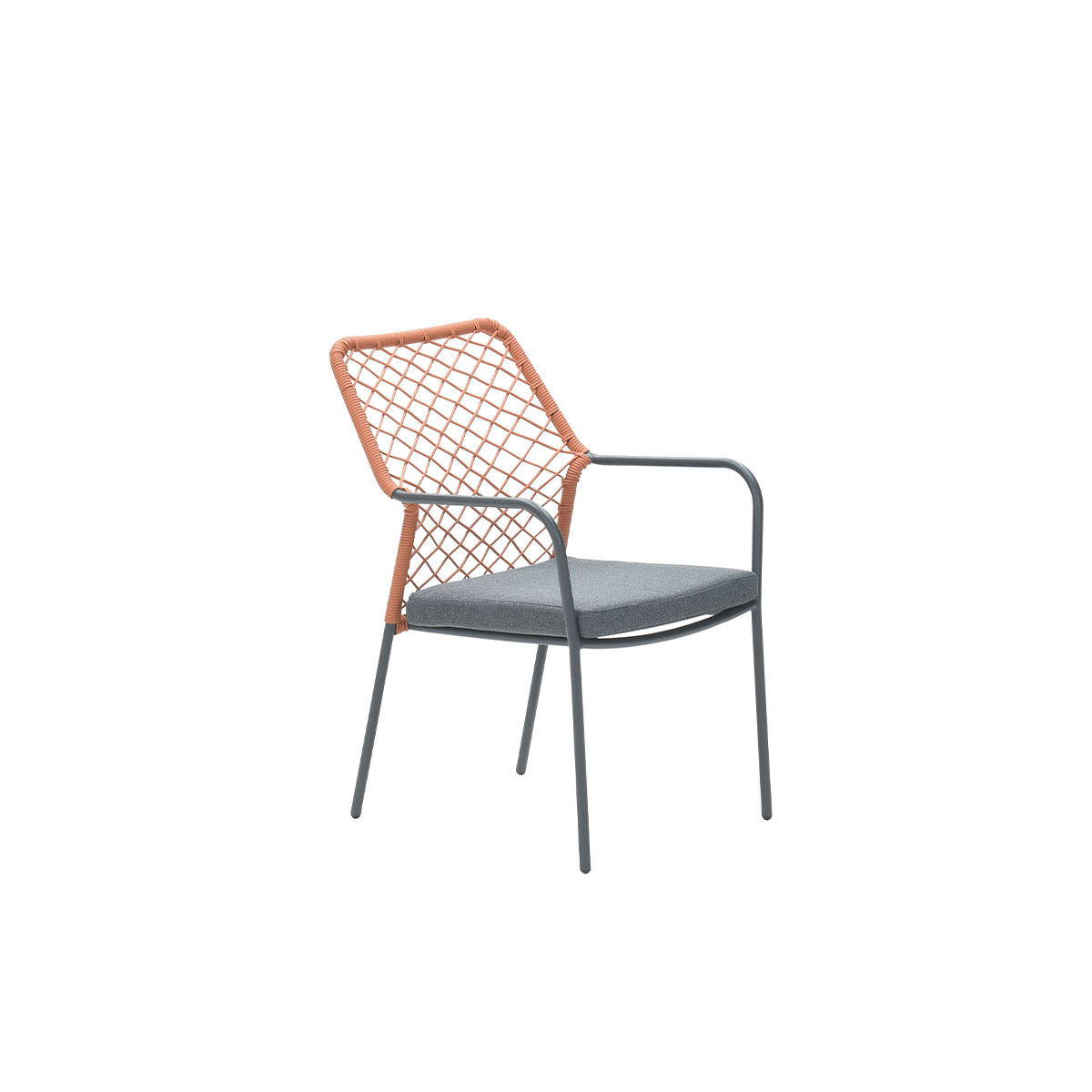 Stoel met oranje mesh rug en grijs kussen.