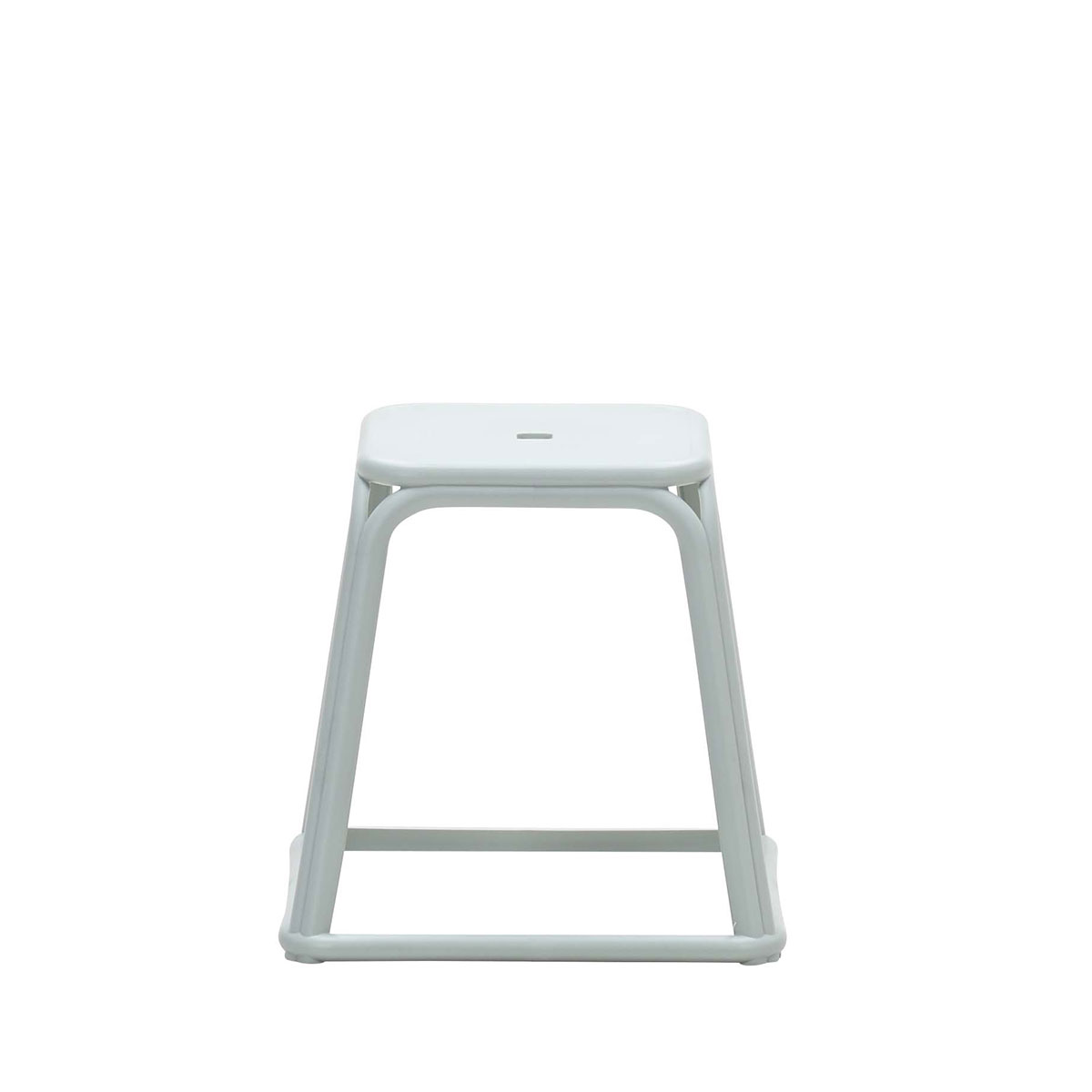 Tabouret carré blanc avec une assise carrée et quatre pieds droits, isolé sur fond blanc.