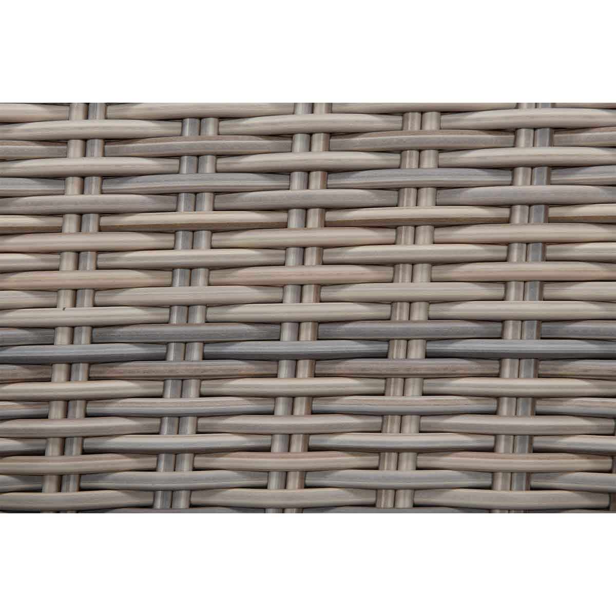 Gros plan sur le tissage en osier gris. Le motif est une série de lignes horizontales et verticales.