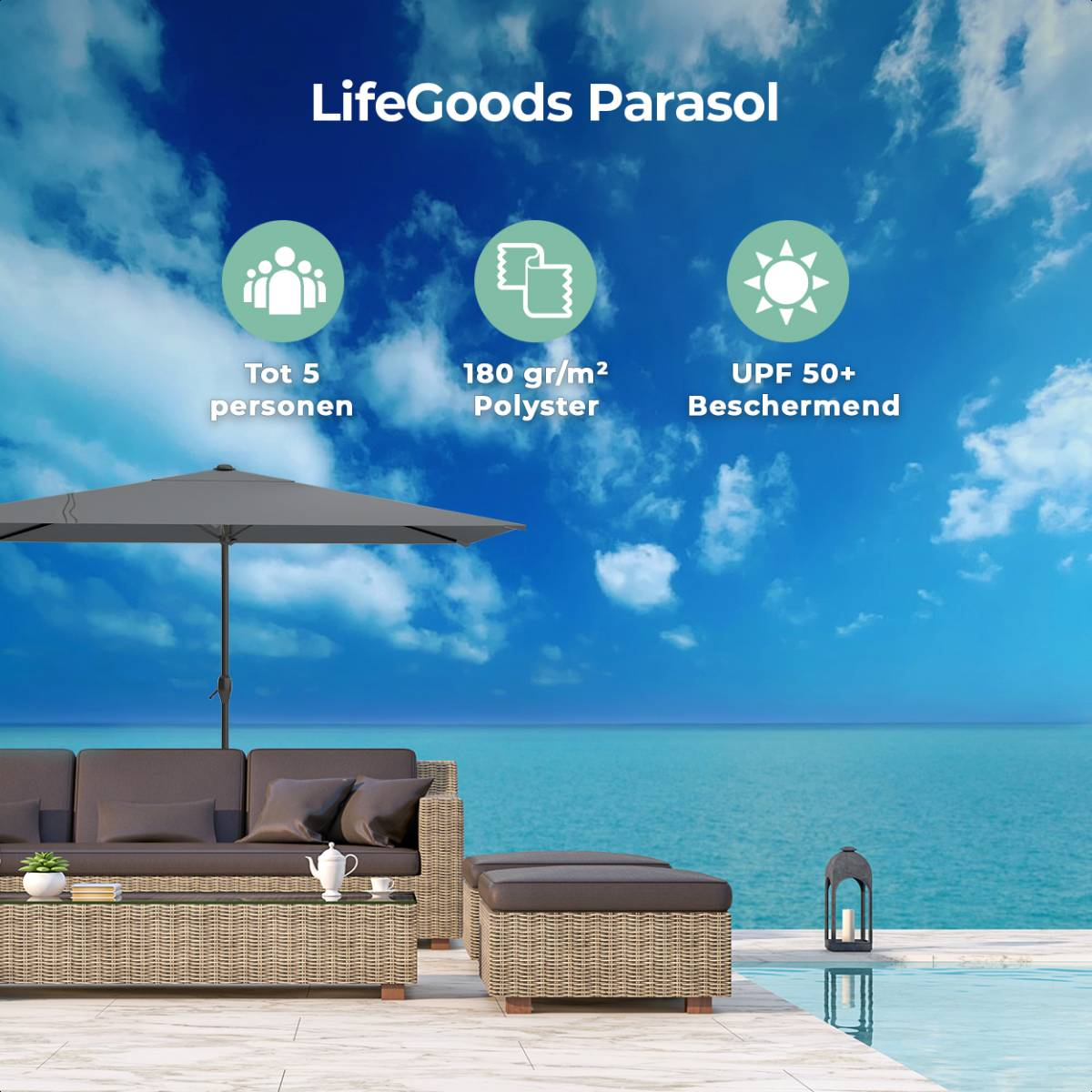 Een grijze parasol over een rieten set. Tekst: 'LifeGoods Parasol'. Pictogrammen tonen: tot 5 personen, UPF 50+.