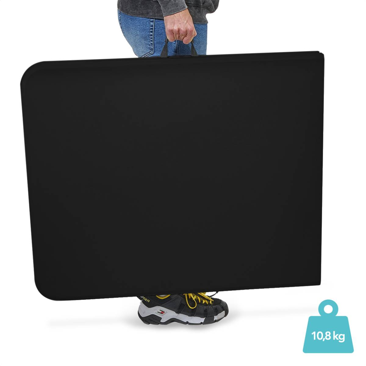 Zwarte klaptafel die door een persoon wordt gedragen. Een gewicht van 10,8 kg wordt rechtsonder aangegeven.