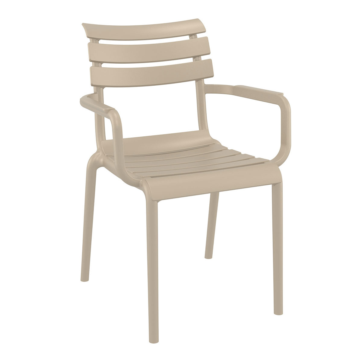 Beige plastic stoel met armleuningen. Latten zitting en rugleuning.