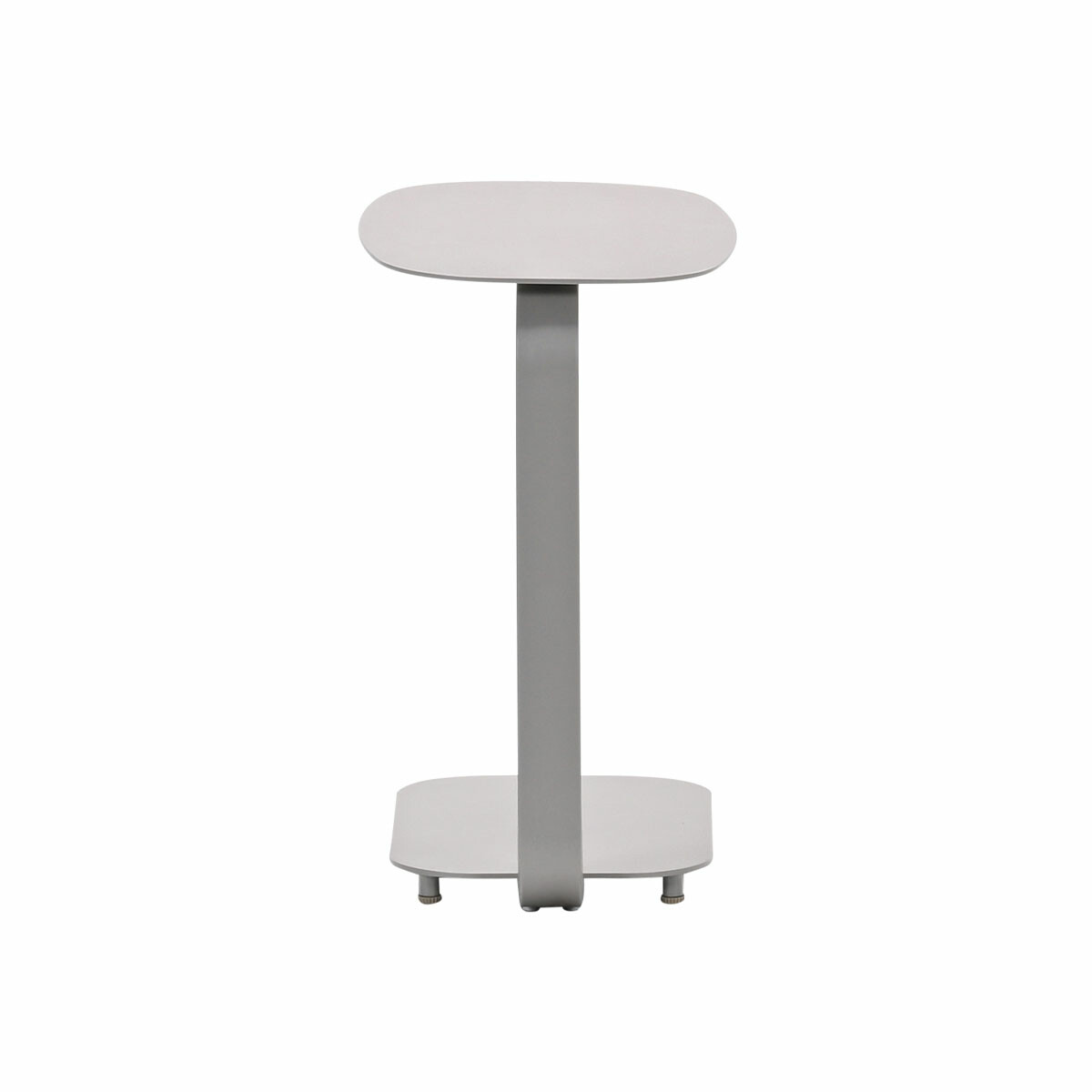 Table d'appoint argentée moderne avec base carrée et plateau rectangulaire, isolée sur blanc.