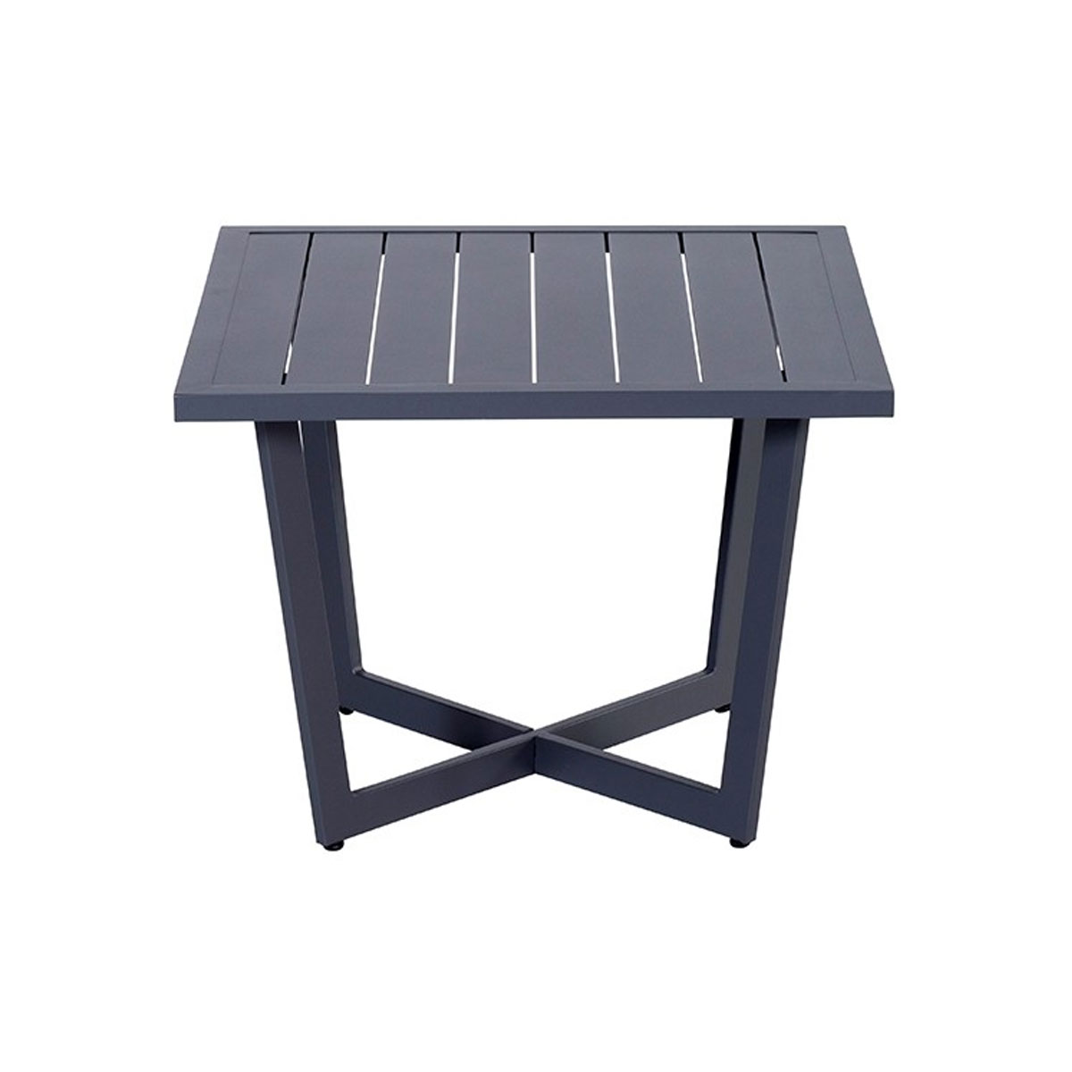 Table carrée grise extérieure avec dessus à lattes et pieds inclinés, fond blanc.