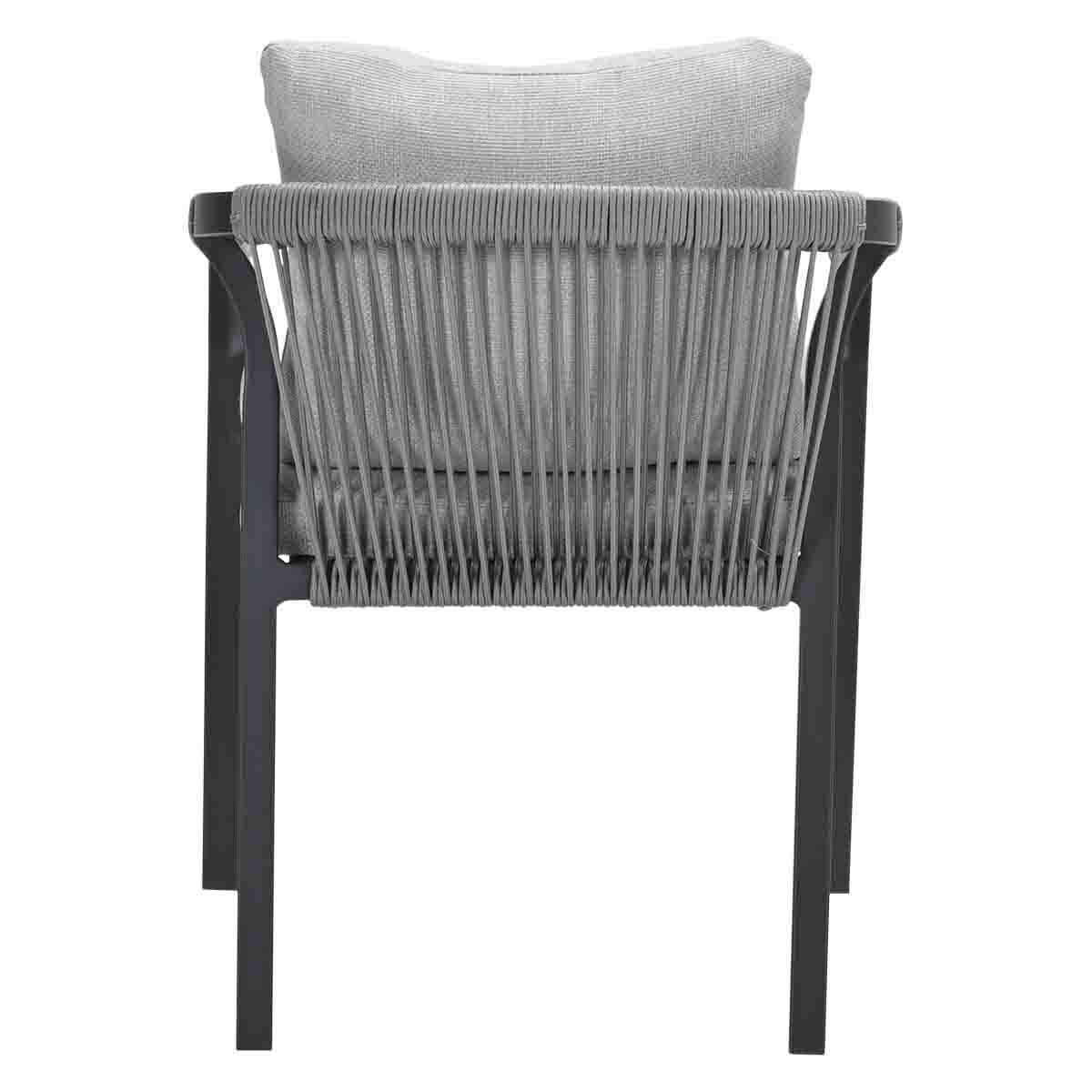 Chaise d'extérieur moderne, vue arrière, avec coussin gris, dossier tissé et cadre.