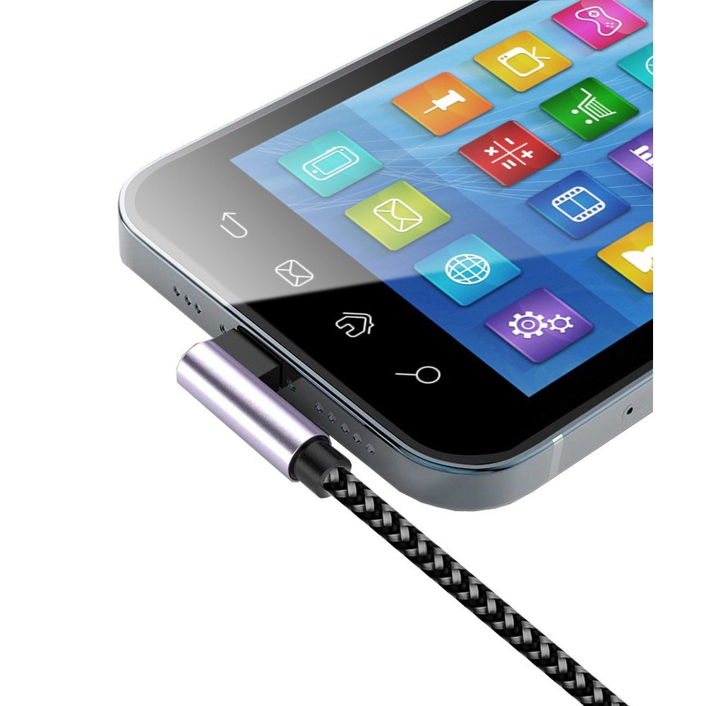 Smartfon z podłączonym kablem ładującym. Kabel ma srebrne złącze i czarny pleciony przewód.