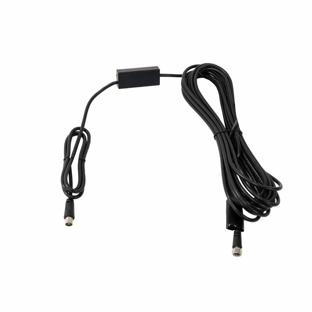 Czarny kabel antenowy ze złączami. Czarny kabel i złącza, białe tło.