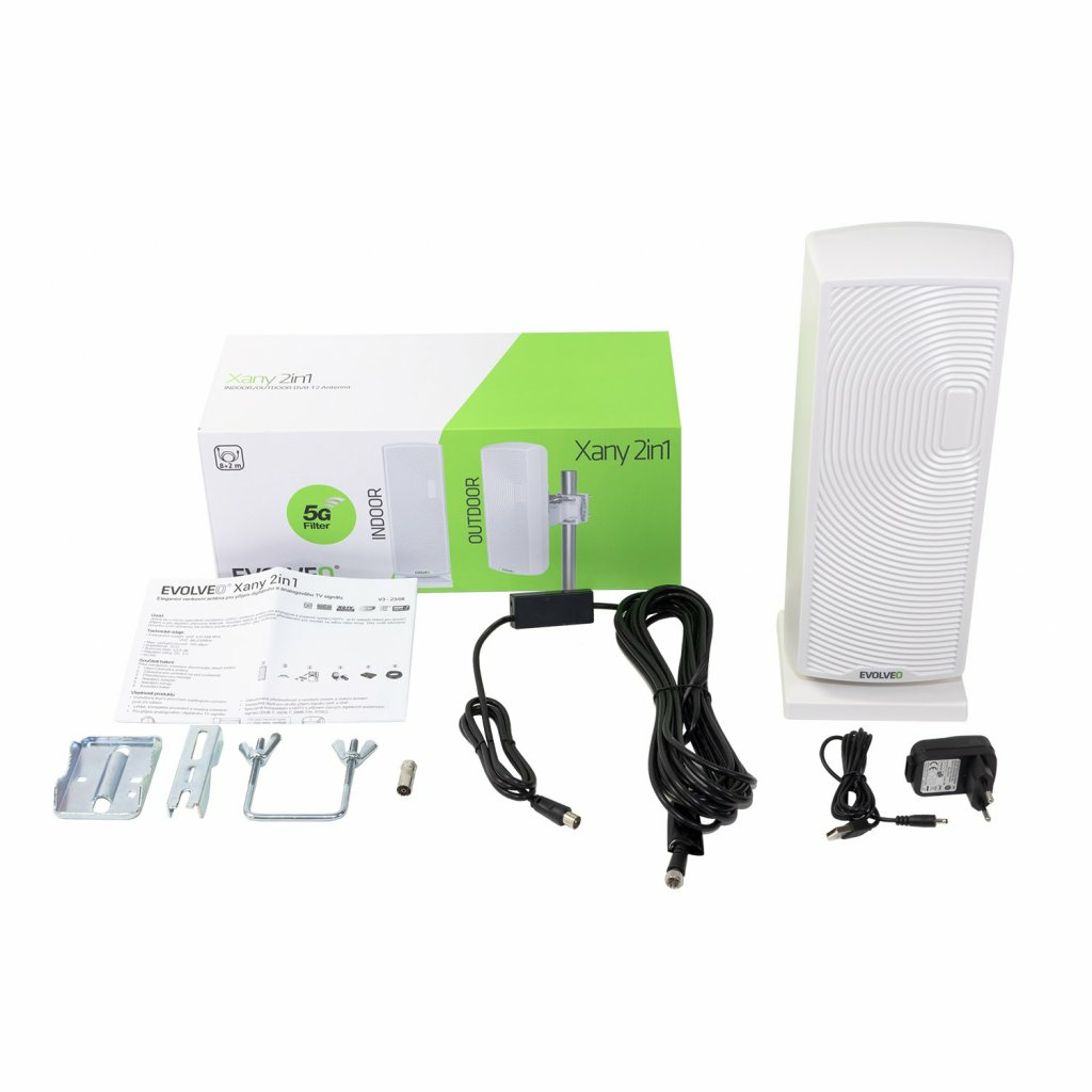 Antena i akcesoria na białym tle. Białe pudełko, antena, kable i narzędzia.