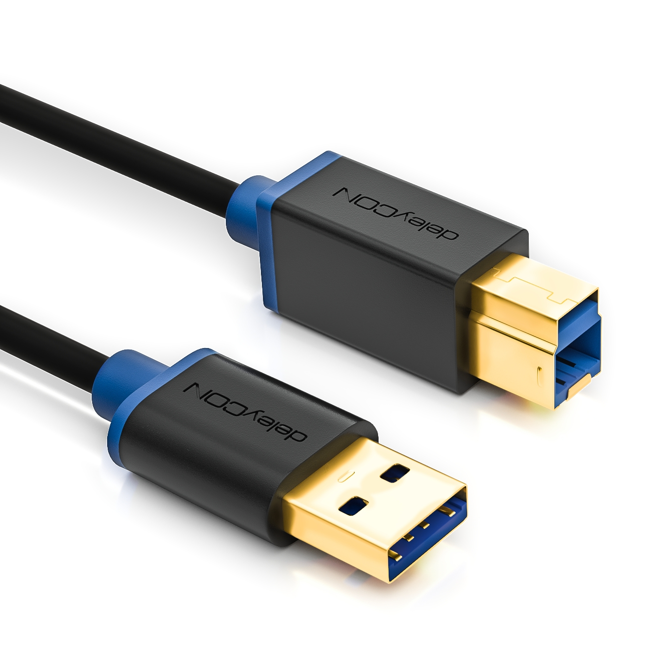 Schwarzes USB-A-zu-USB-C-Kabel. Anschlüsse sind schwarz mit blauen Akzenten, Goldkontakte.