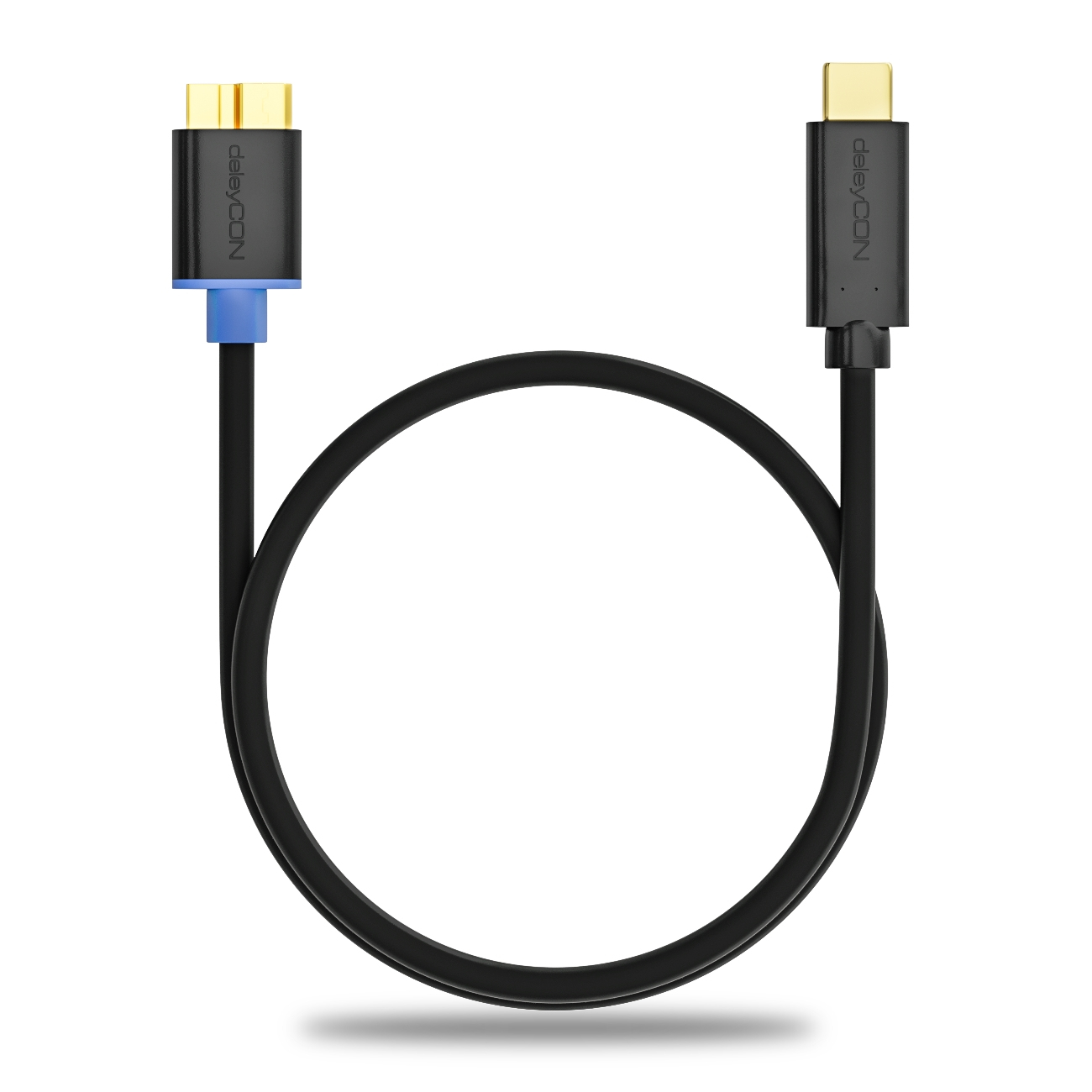 Schwarzes USB-C-Kabel mit goldenem USB-C-Anschluss. Blaue und schwarze Akzente. Weißer Hintergrund.