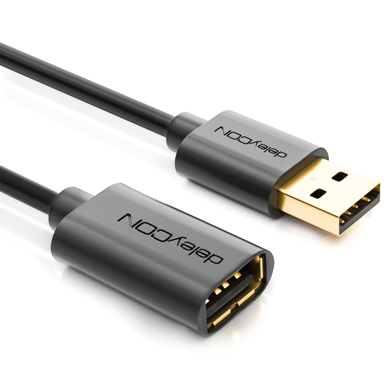 Ein schwarzes USB-Kabel mit goldfarbenen Steckern, mit dem Markennamen 'deleyCON' aufgedruckt.