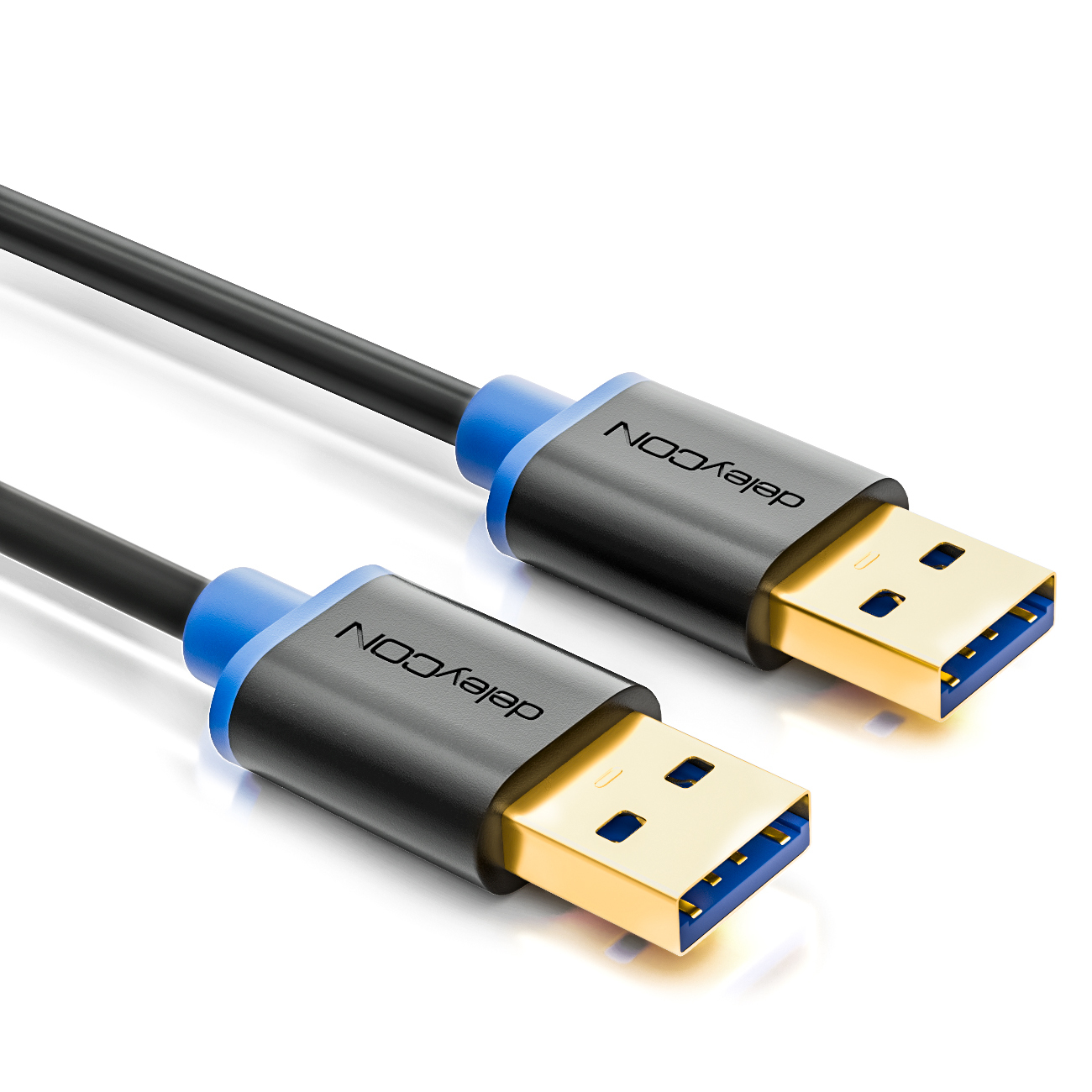 Zwei USB-Kabel mit schwarzen und blauen Steckern. Die Stecker haben goldfarbene Kontaktpunkte.