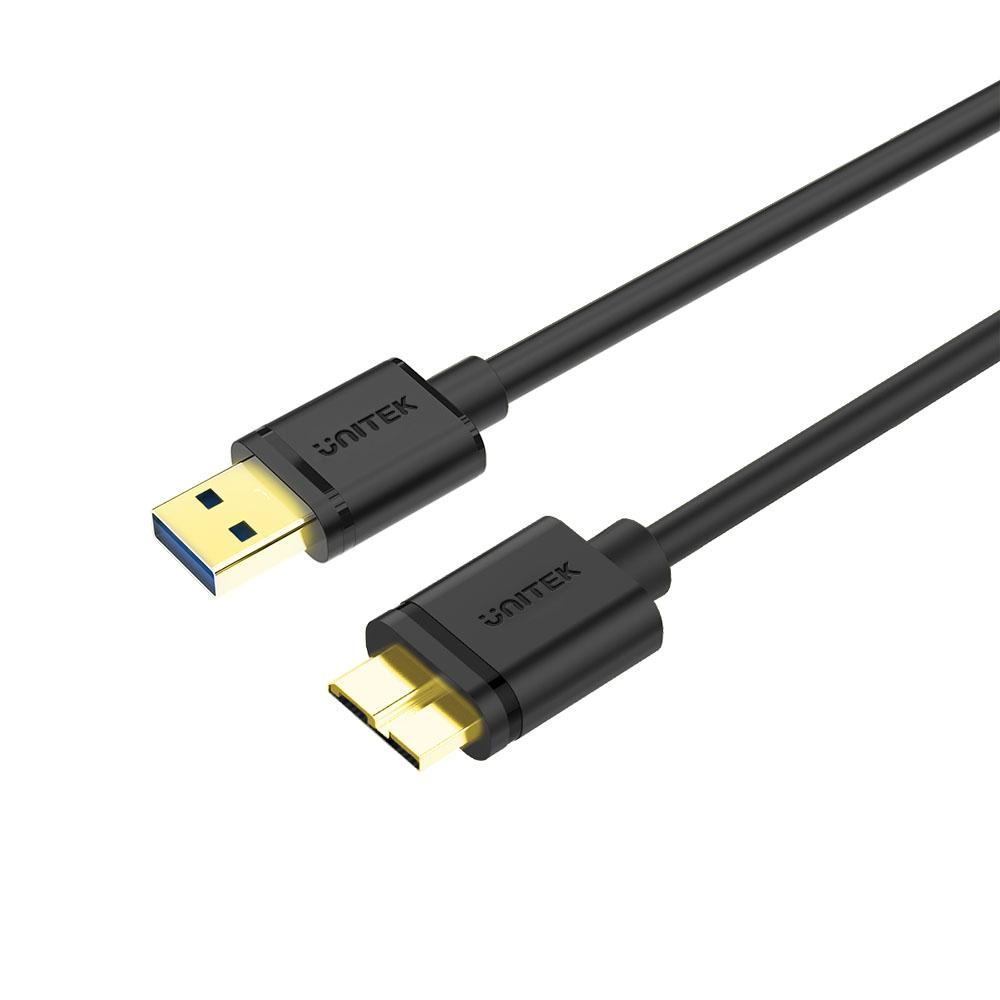 Schwarzes USB-A-zu-USB-C-Kabel, Marke 'UNITEK', auf weißem Hintergrund.