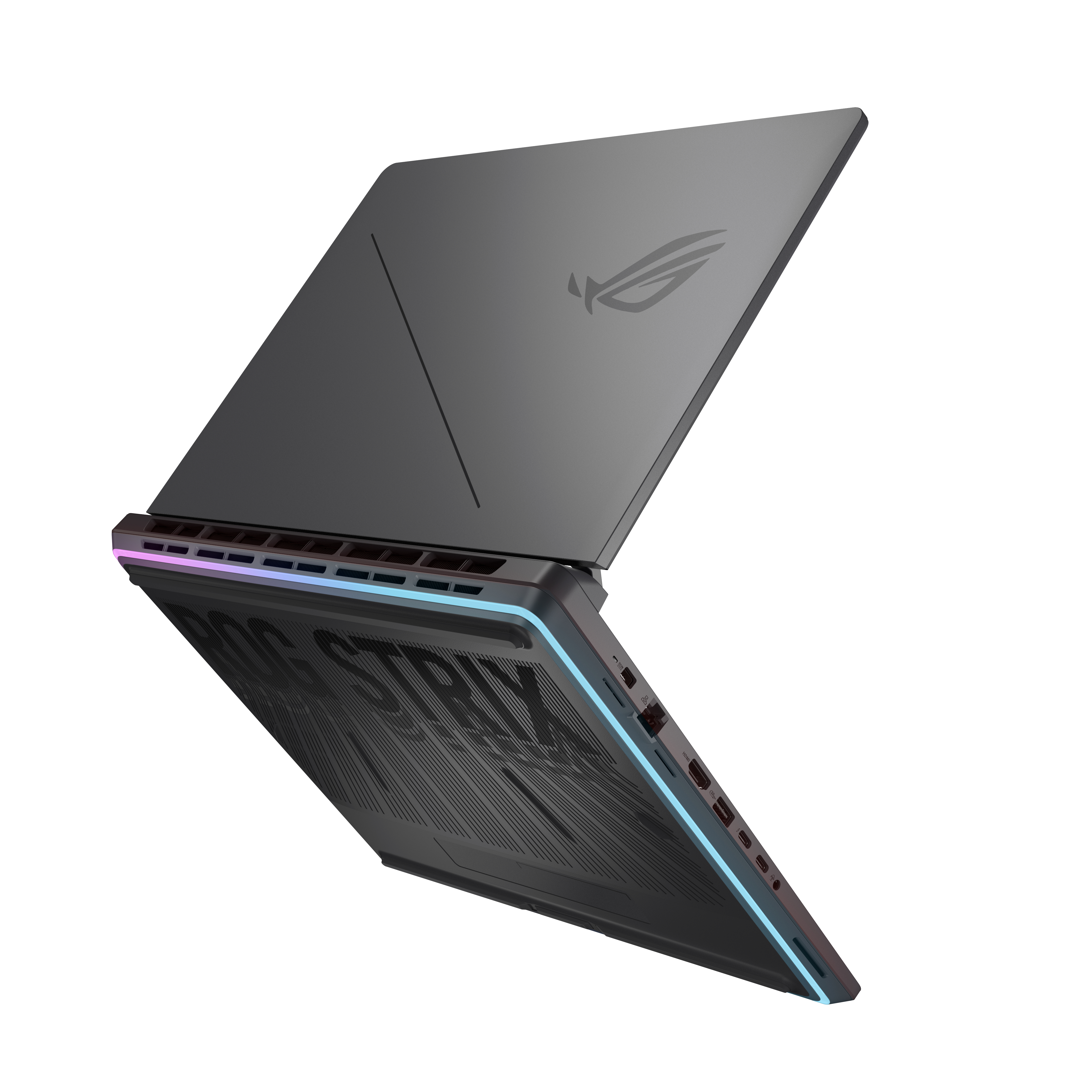 Laptop achteraanzicht, onder een hoek. Toont ROG STRIX logo. Witte achtergrond.