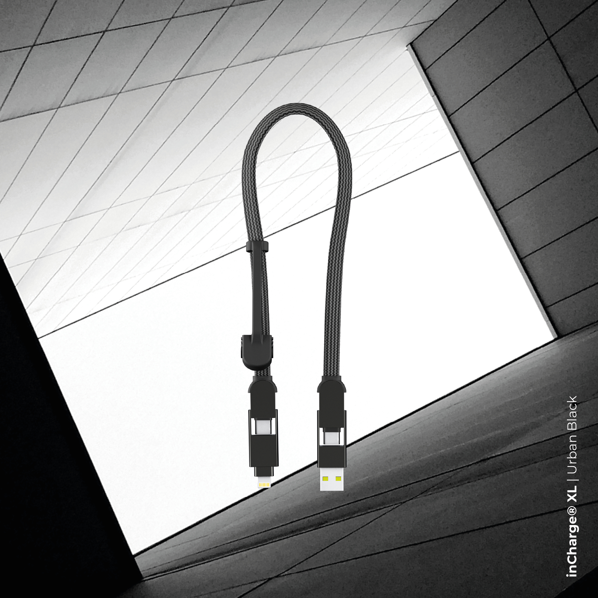 Schwarzes Ladekabel mit Lightning- und USB-Enden. InCharge XL Logo.