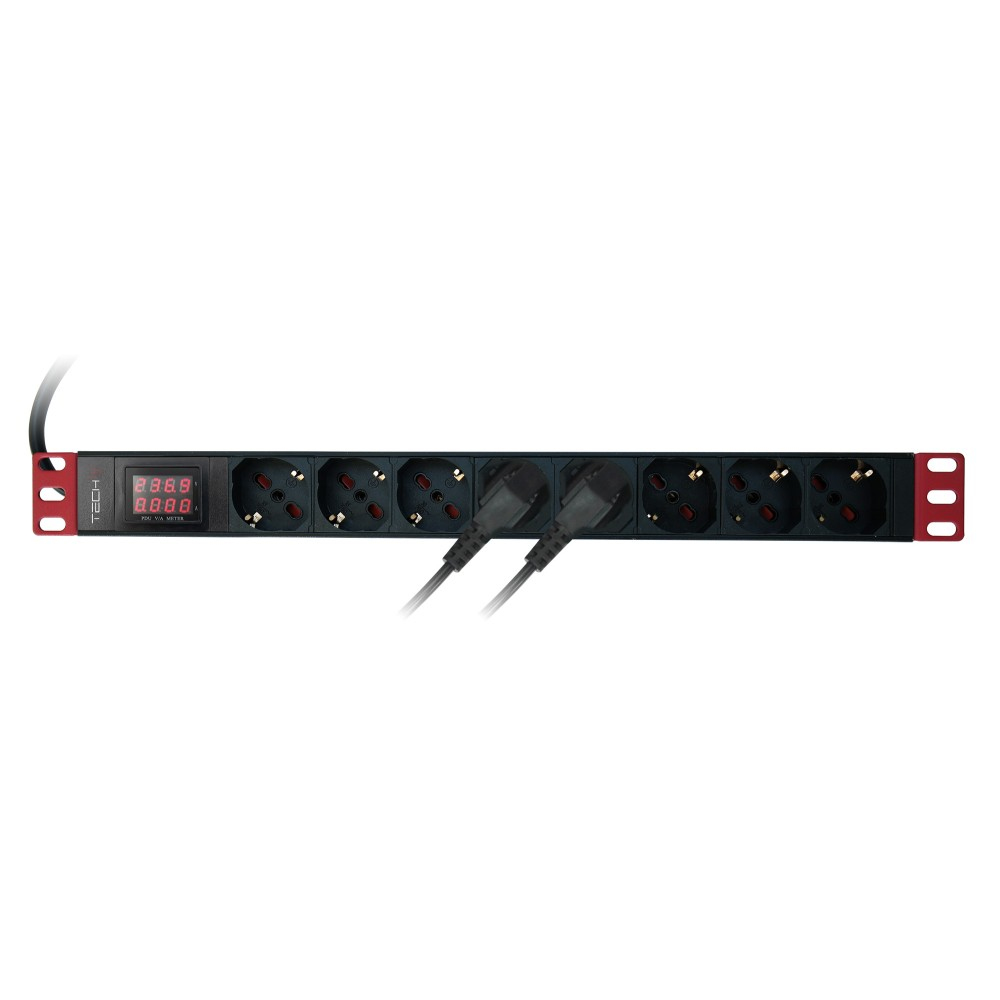 Una ciabatta nera con più prese e un display rosso. Due spine sono collegate.