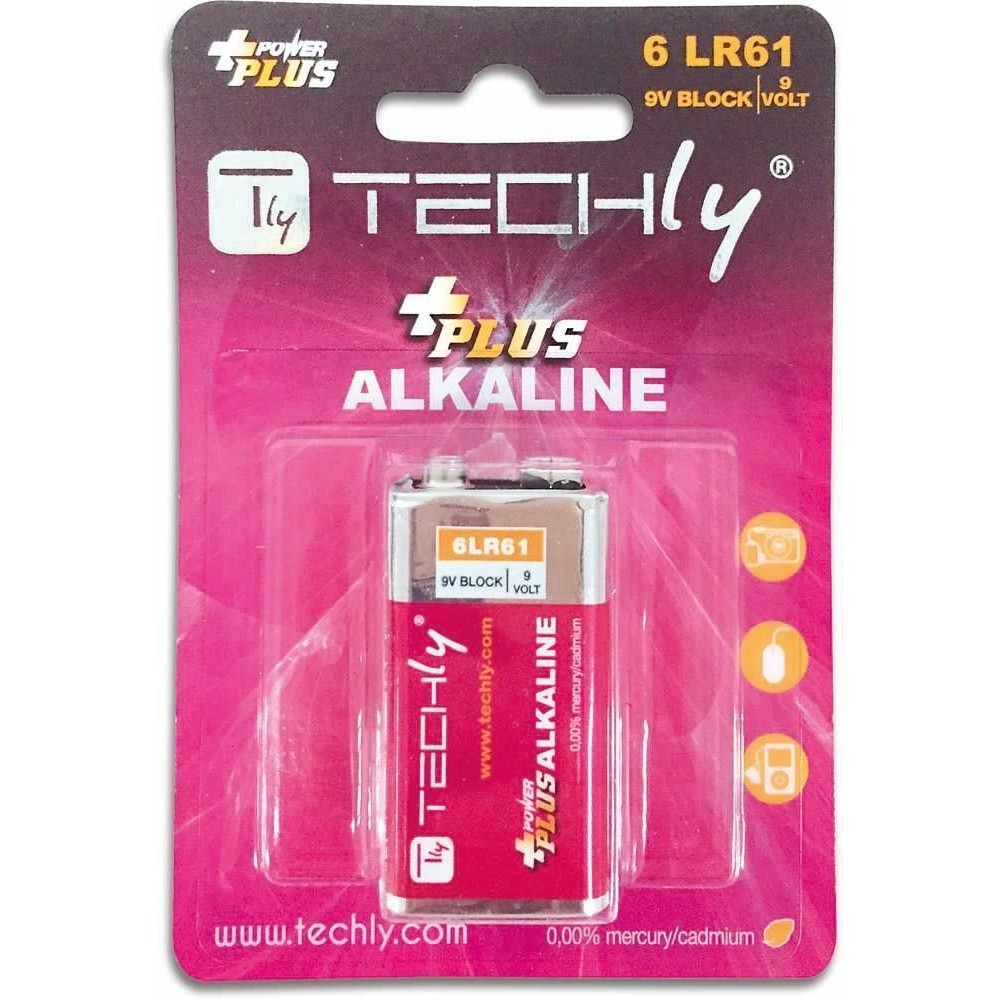 Un pacco di batterie alcaline rosse e argento con etichette 'TECHly' e 'Plus Alkaline' su sfondo rosa.