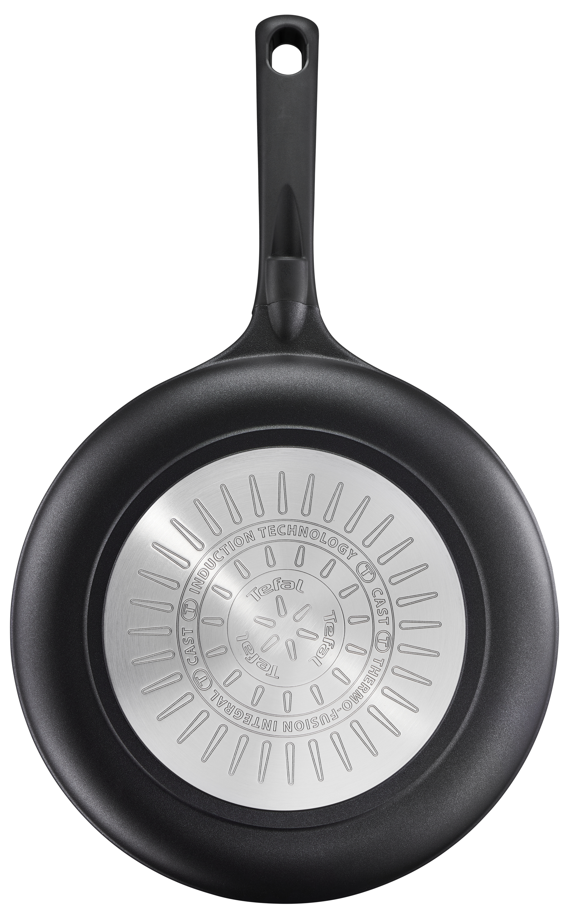 Spód czarnej patelni ze srebrnymi detalami technologii indukcyjnej i czarnym uchwytem.