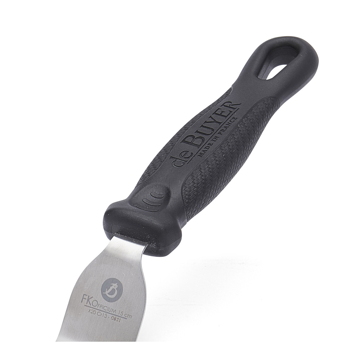 Primo piano di una spatola con manico nero, lama in acciaio inox. Marca: de Buyer, fatto in Francia.