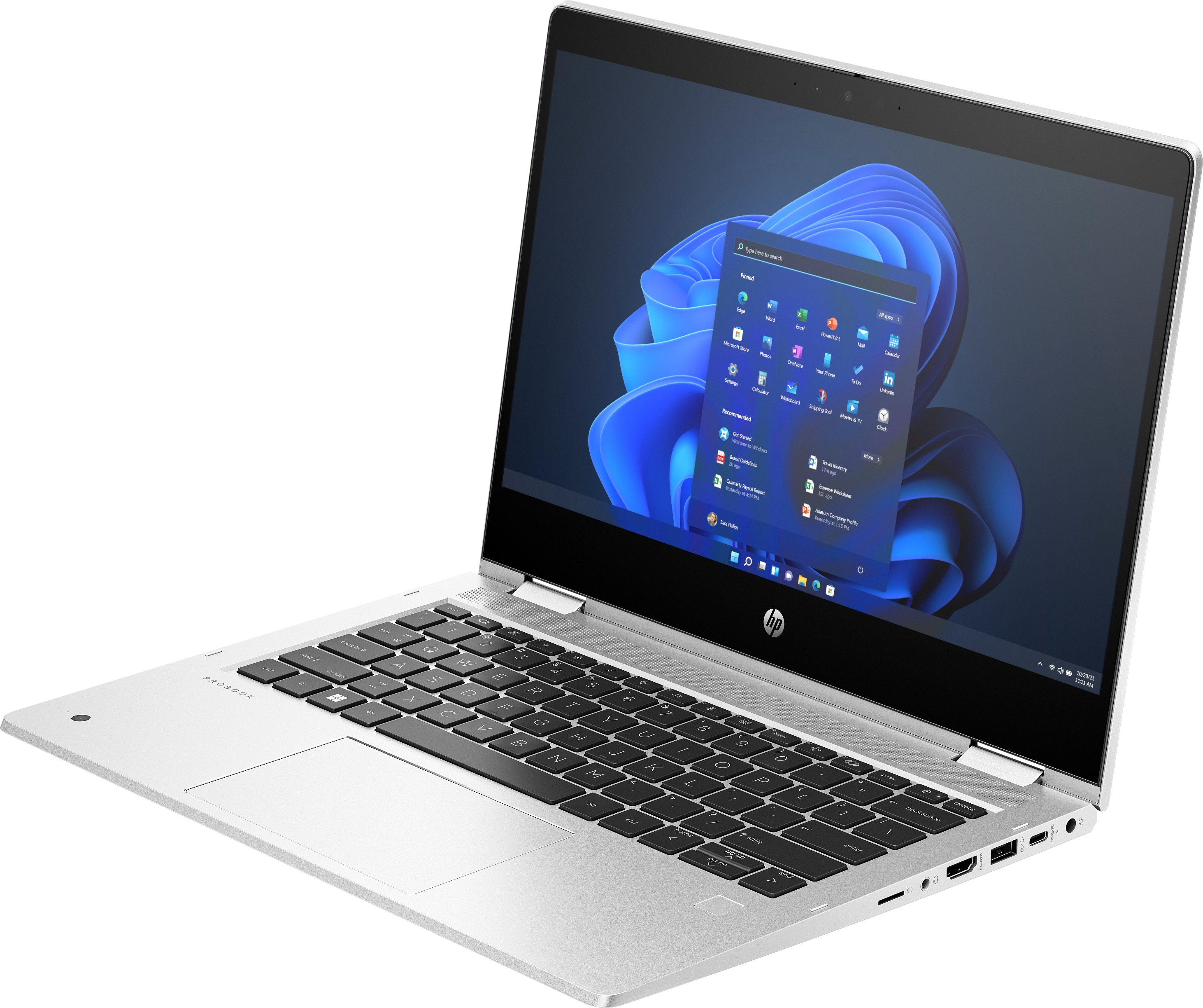 Portátil HP plateado abierto, vista en ángulo. Pantalla muestra Windows 11. Teclado y panel táctil visibles.