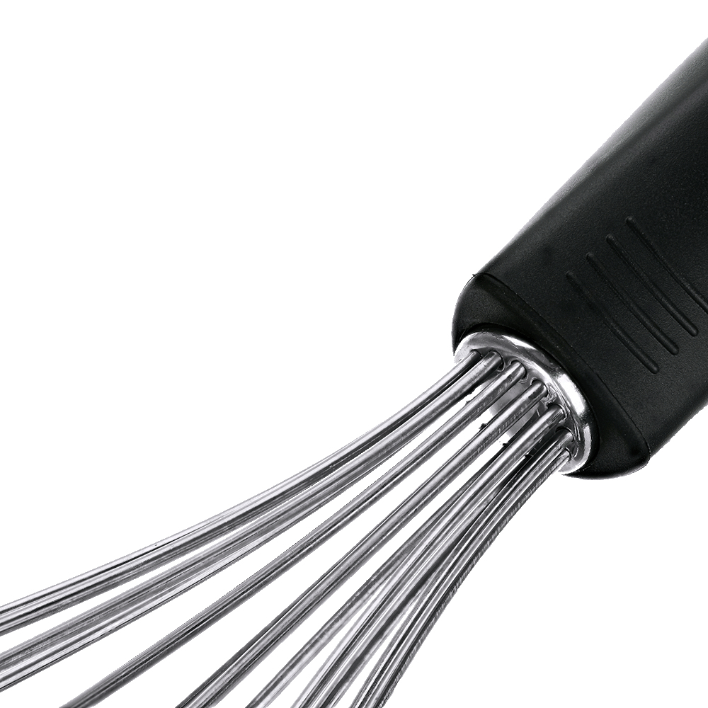 Zbliżenie czarnego uchwytu trzepaczki z metalowymi drutami rozchodzącymi się na zewnątrz.