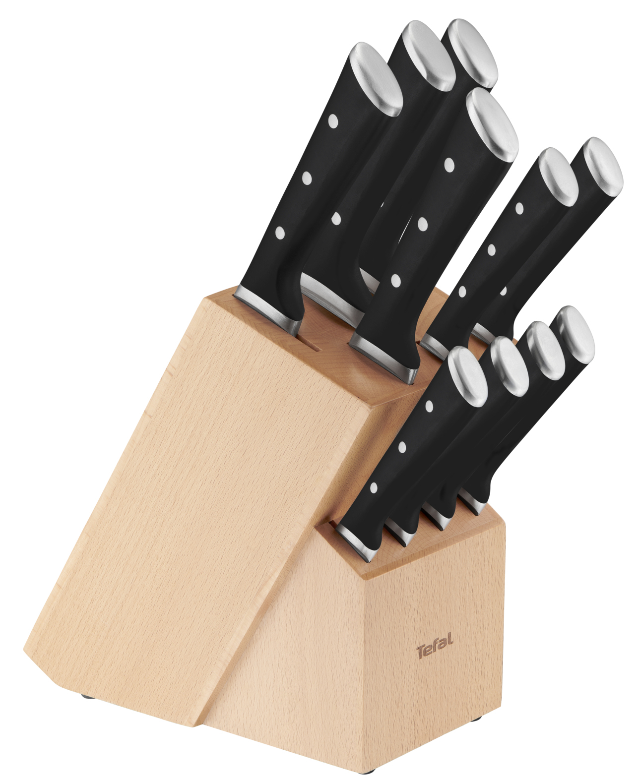 Drewniany blok na noże z zestawem noży z czarnymi uchwytami, na białym tle.