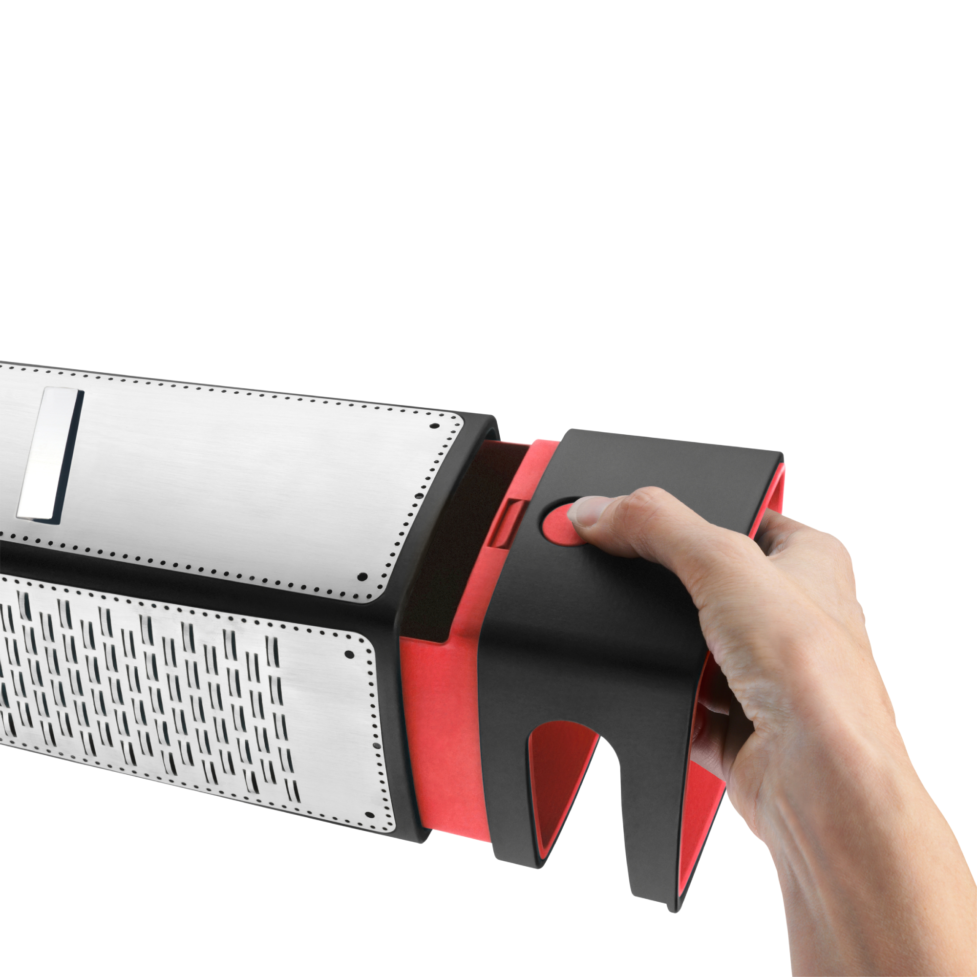 Hand drückt roten Knopf auf einem schwarz-roten Reibeisen.