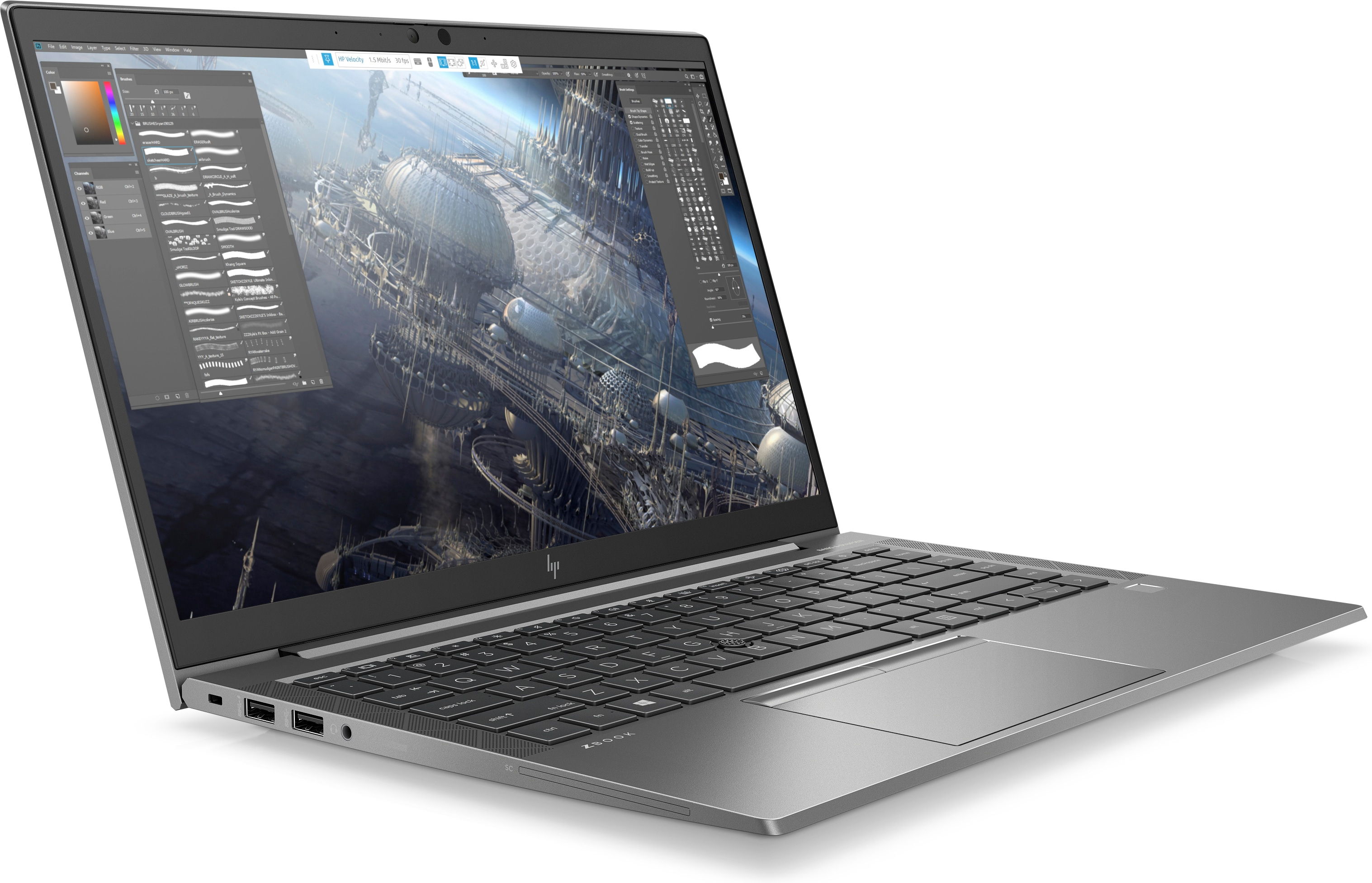 Zilveren laptop, open, toont interface van beeldbewerkingssoftware. Schuine weergave, toetsenbord scherp.