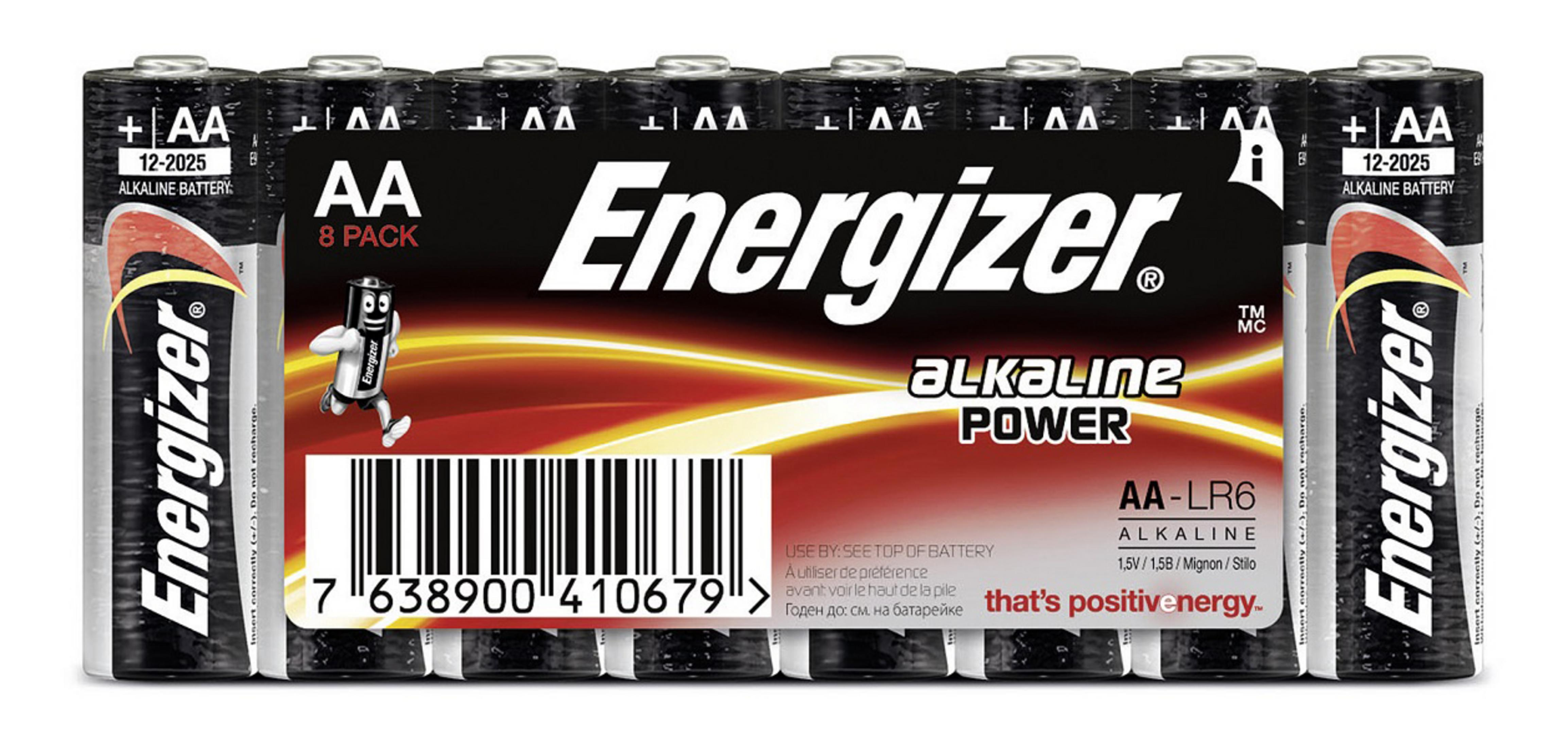 Opakowanie ośmiu baterii AA Energizer. Czarno-biała etykieta z logo i szczegółami. Białe tło.