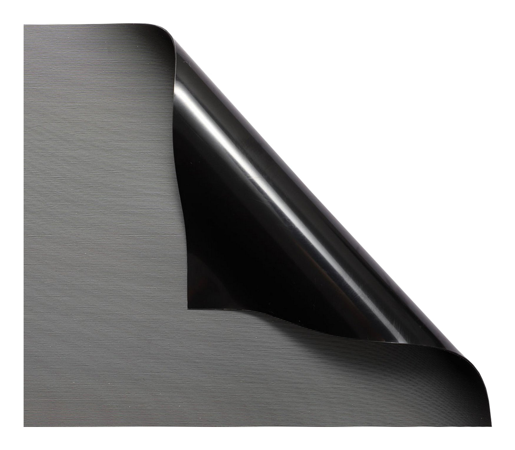 Ein schwarz-graues Material, dessen Ecke zurückgeklappt ist und eine glänzende schwarze Unterseite zeigt. Weißer Hintergrund.