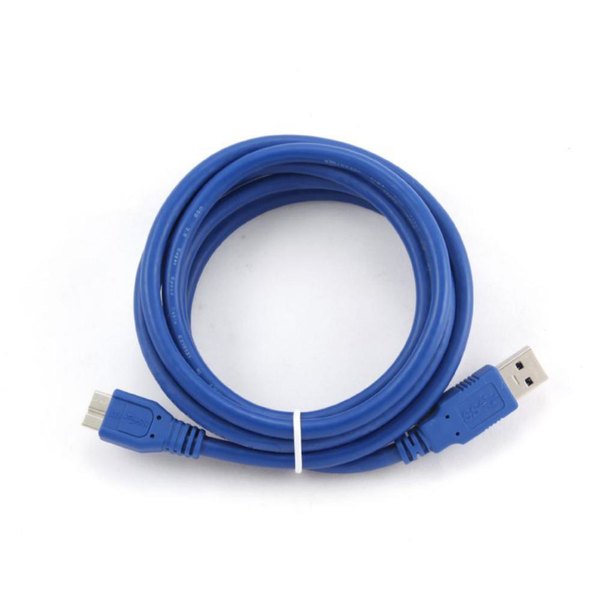 Niebieski kabel USB zwinięty. Złącza USB i Micro-USB na białym tle.