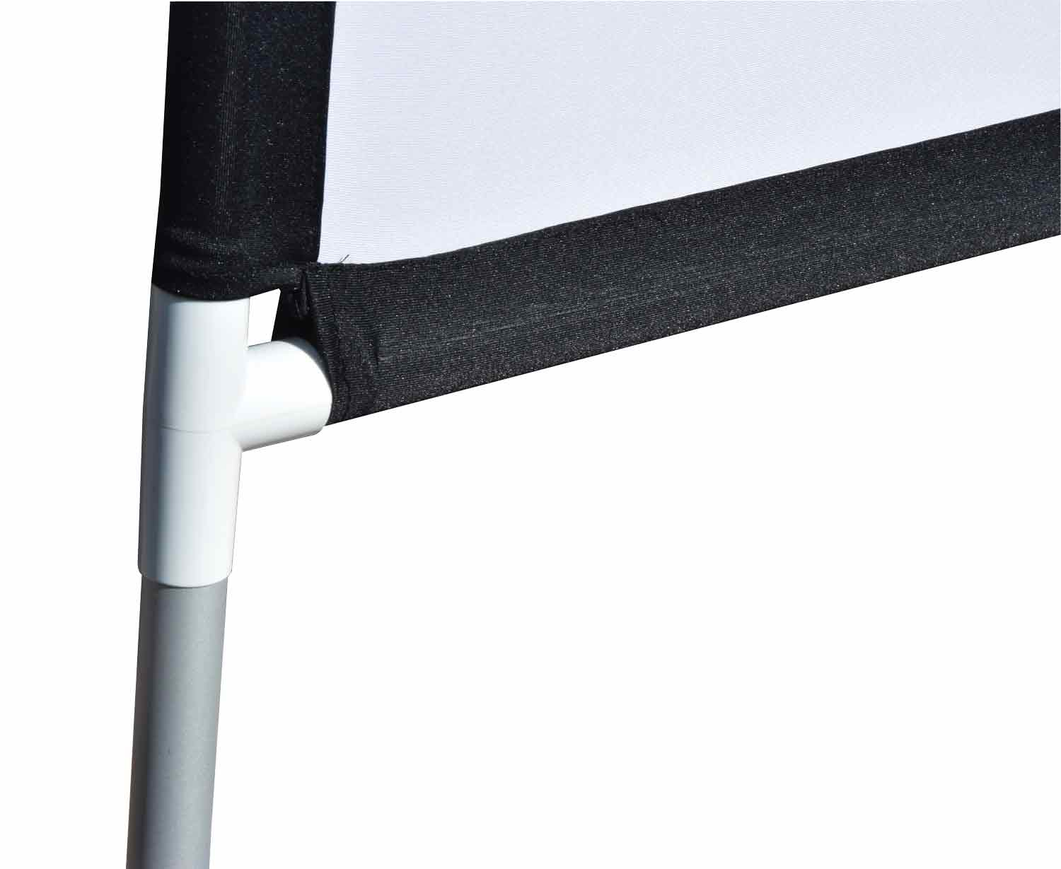 Primo piano di un telaio bianco con bordo nero, collegato a un supporto argentato.