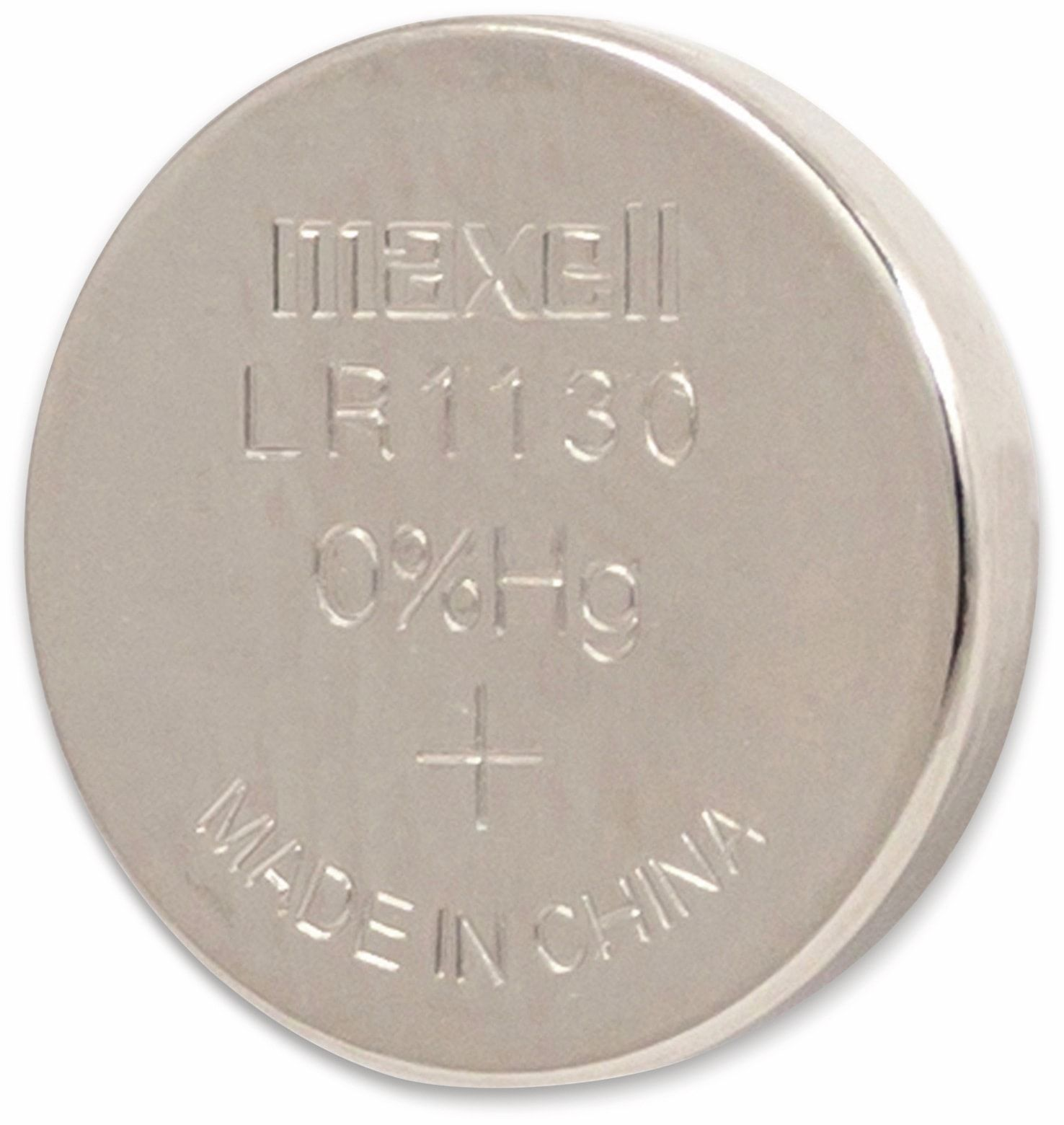 Una singola batteria Maxell LR1130. È una batteria argentata e circolare con testo.