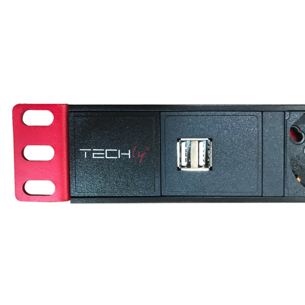 Un primo piano di una ciabatta nera con staffa di montaggio rossa e due porte USB, marchio 'TECHly'.