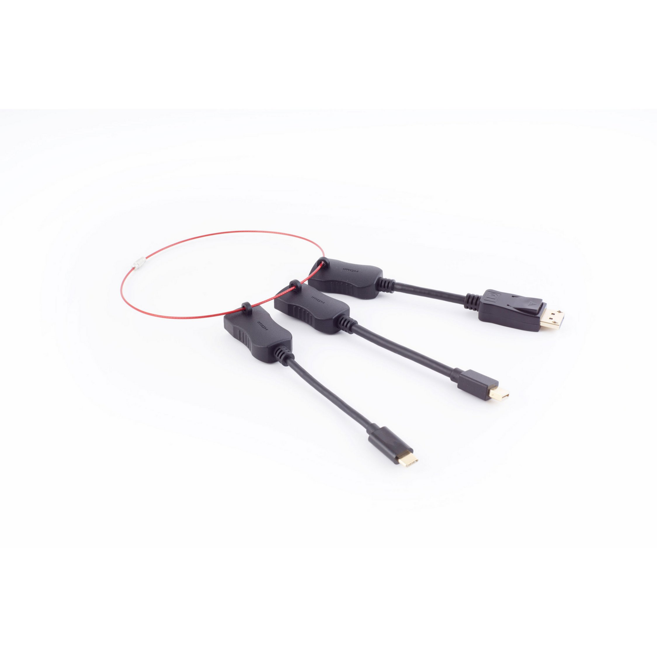 Tres adaptadores de cable negros con diferentes conectores y un cable rojo sobre fondo blanco.
