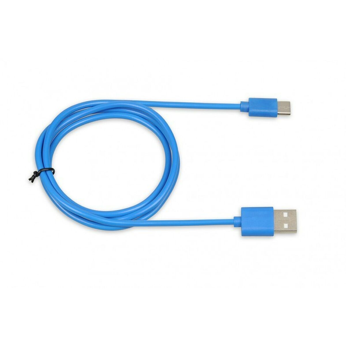 Zwinięty niebieski kabel ze złączami USB-C i USB-A. Białe tło.