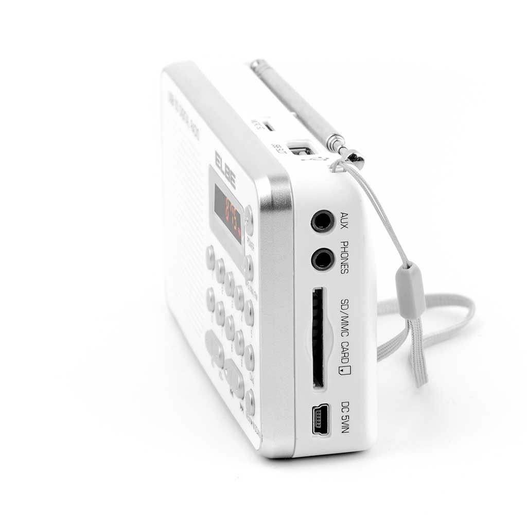 Białe radio przenośne z przyciskami, ekranem i anteną. Widoczne porty Aux, SD/MMC i DC.