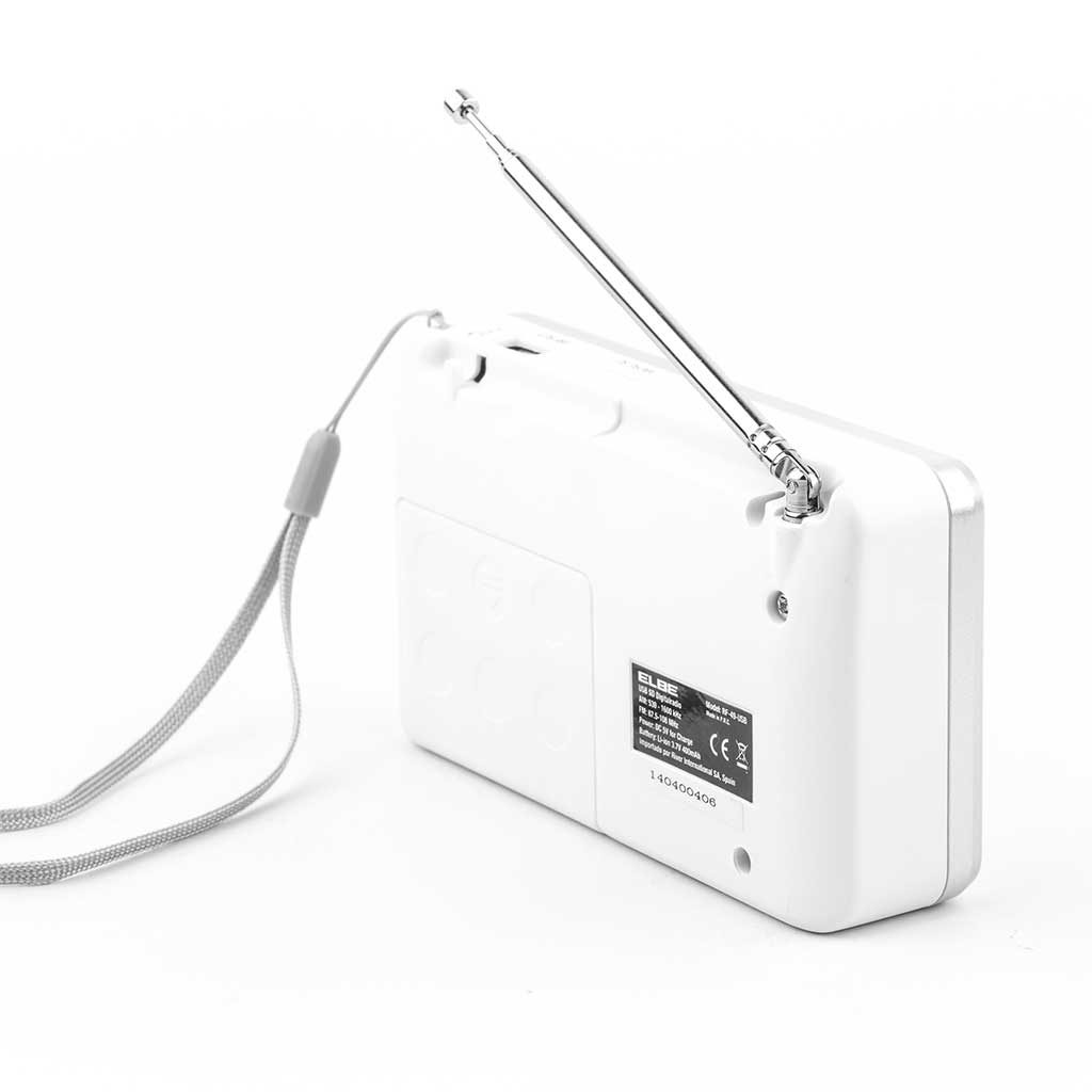 Widok z tyłu białego radia przenośnego, pokazujący antenę, etykietę i smycz.