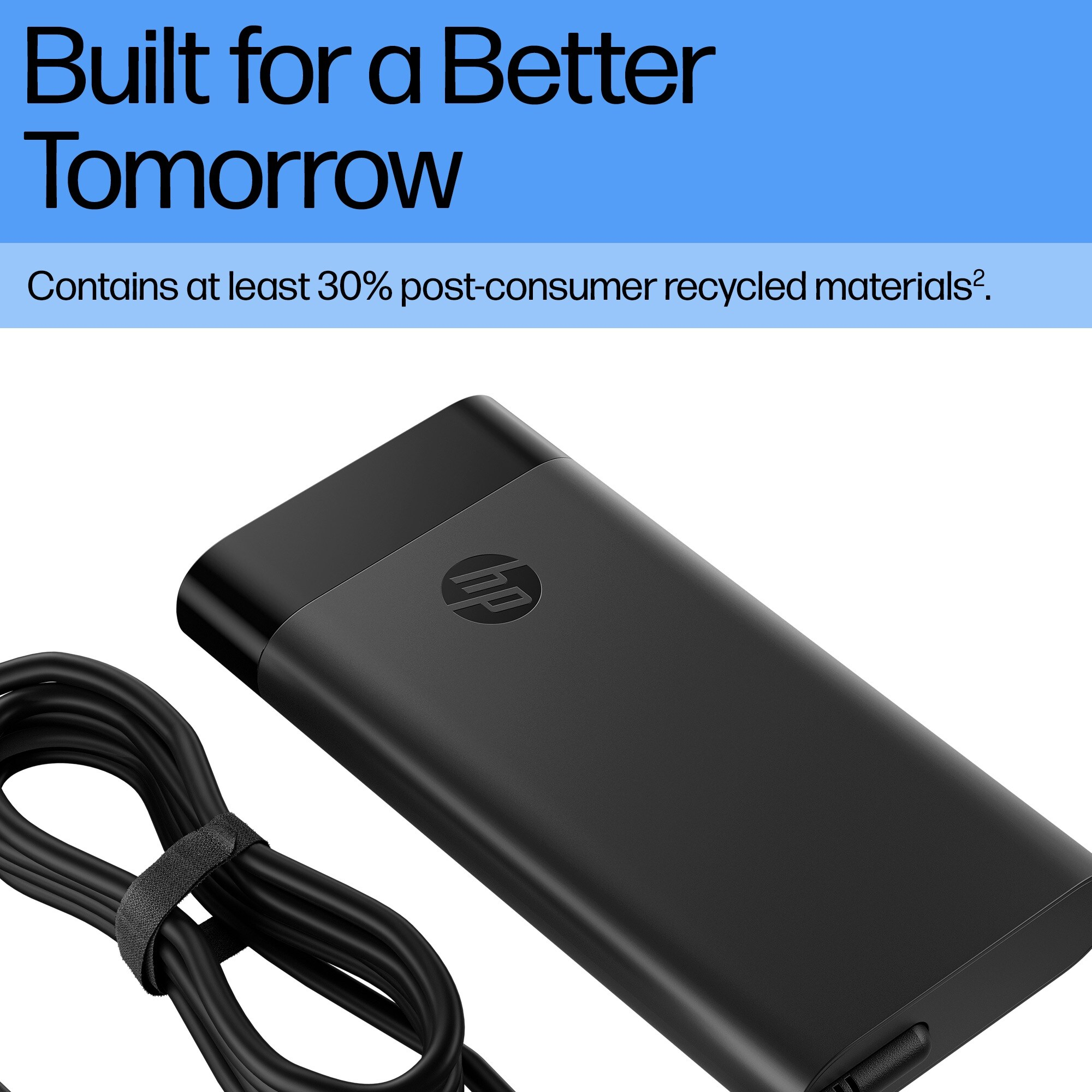 Caricabatterie per laptop HP nero con testo sui materiali riciclati.